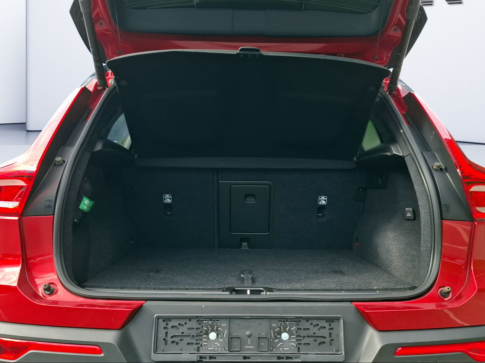 VOLVO XC40 B4 Benzin Mild Hybrid AWD R-Design Geartronic-image-8