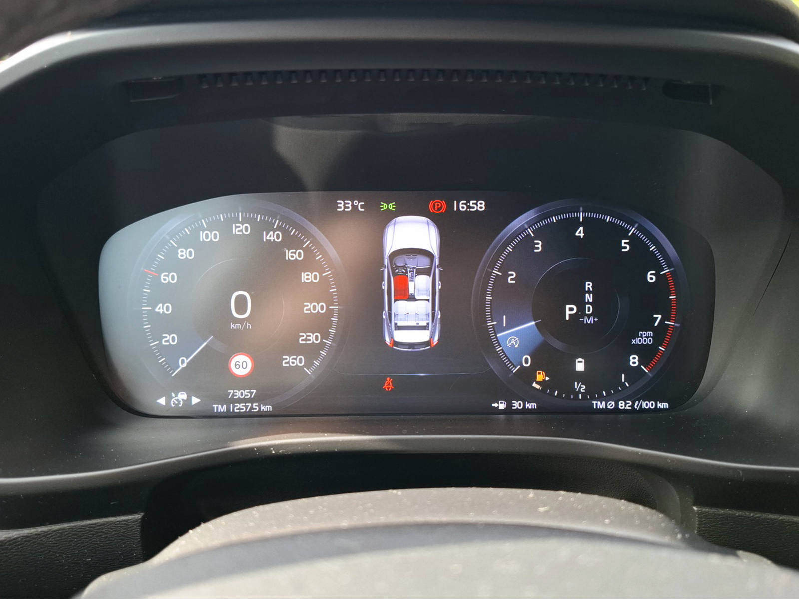 VOLVO XC40 B4 Benzin Mild Hybrid AWD R-Design Geartronic-image-11