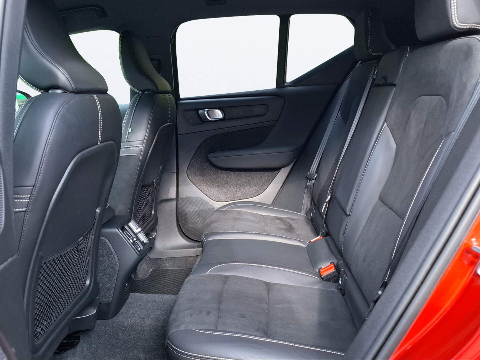 VOLVO XC40 B4 Benzin Mild Hybrid AWD R-Design Geartronic-image-13