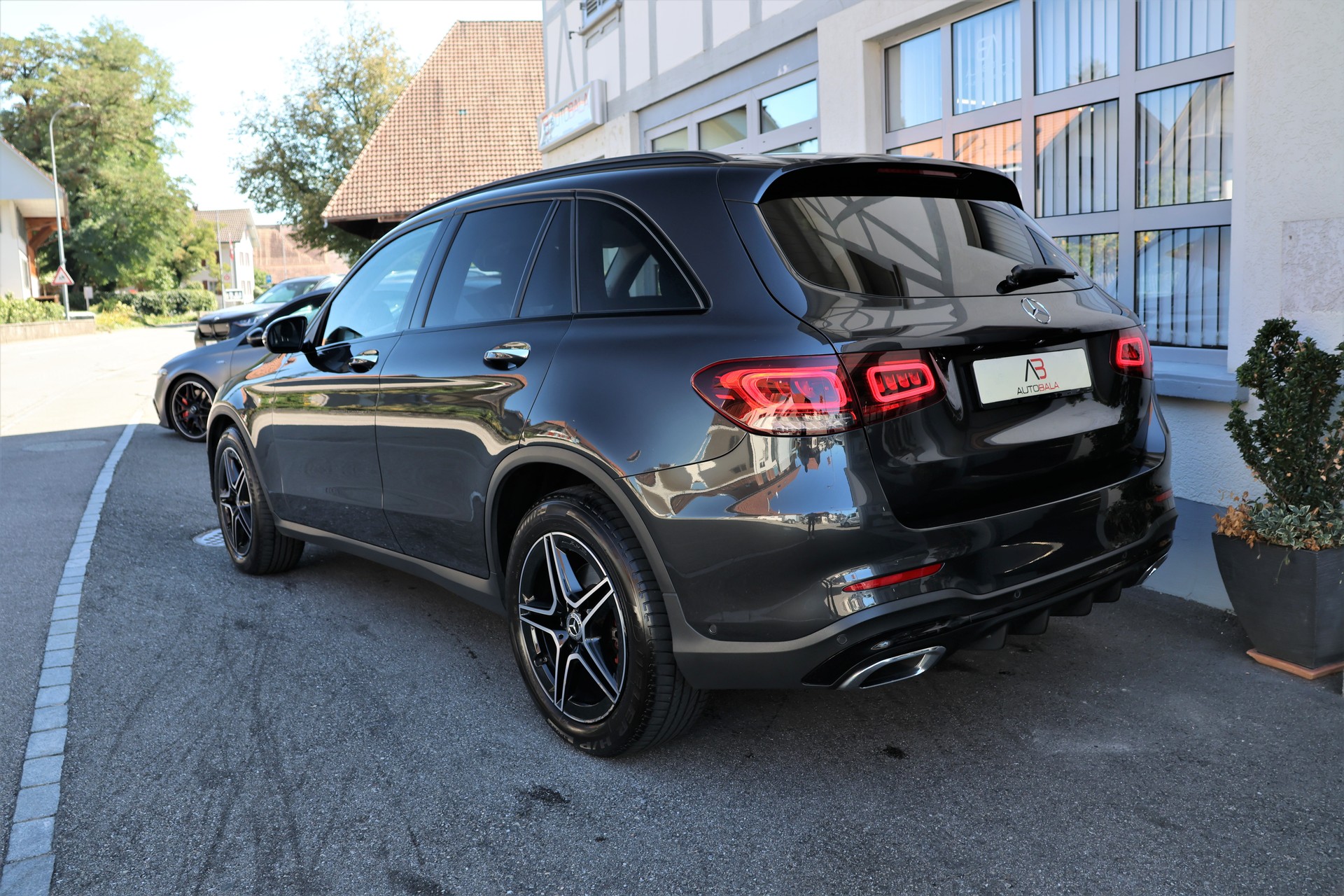 MERCEDES-BENZ GLC 220 d AMG Line 4Matic 9G-Tronic (CH)-image-3