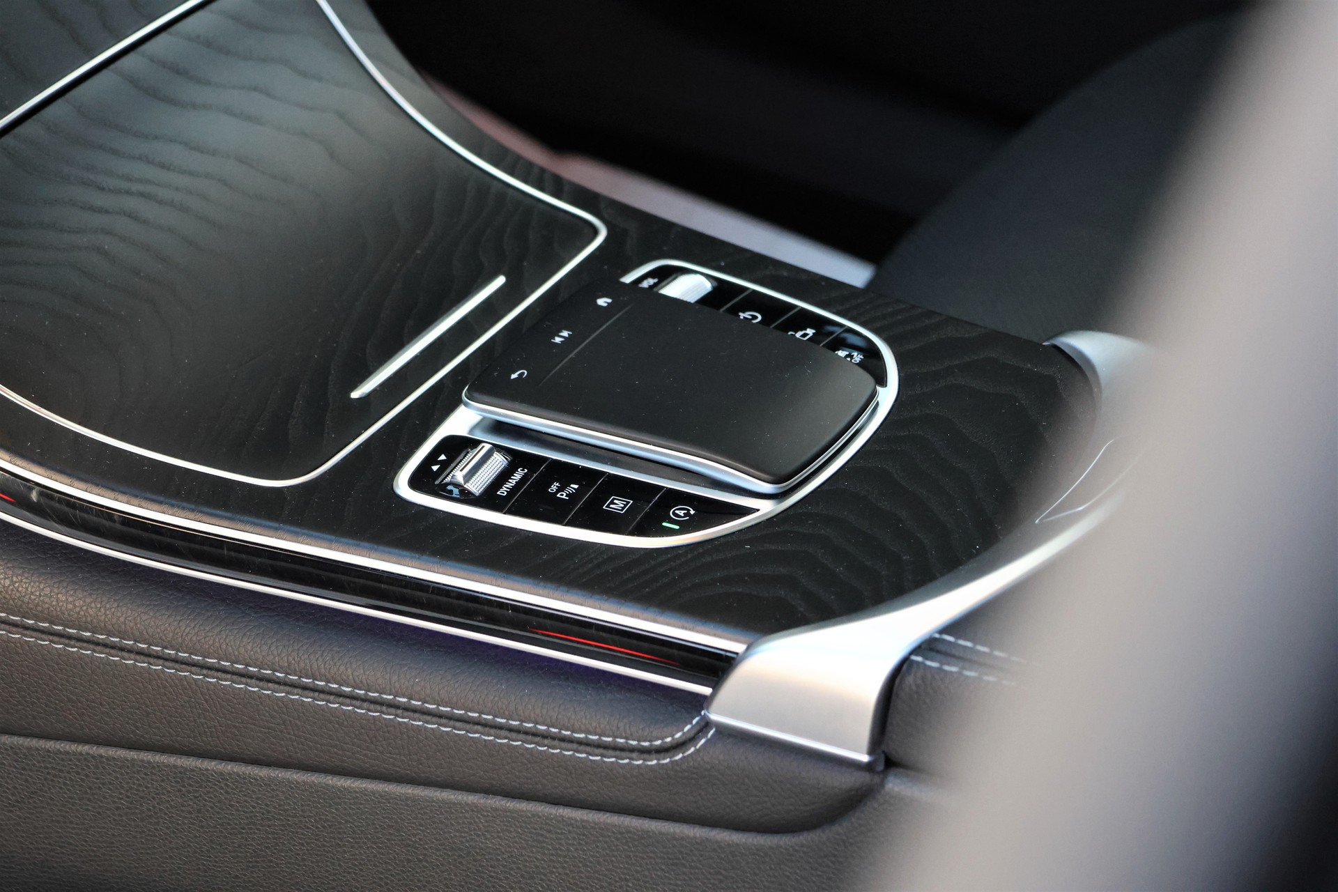 MERCEDES-BENZ GLC 220 d AMG Line 4Matic 9G-Tronic (CH)-image-8