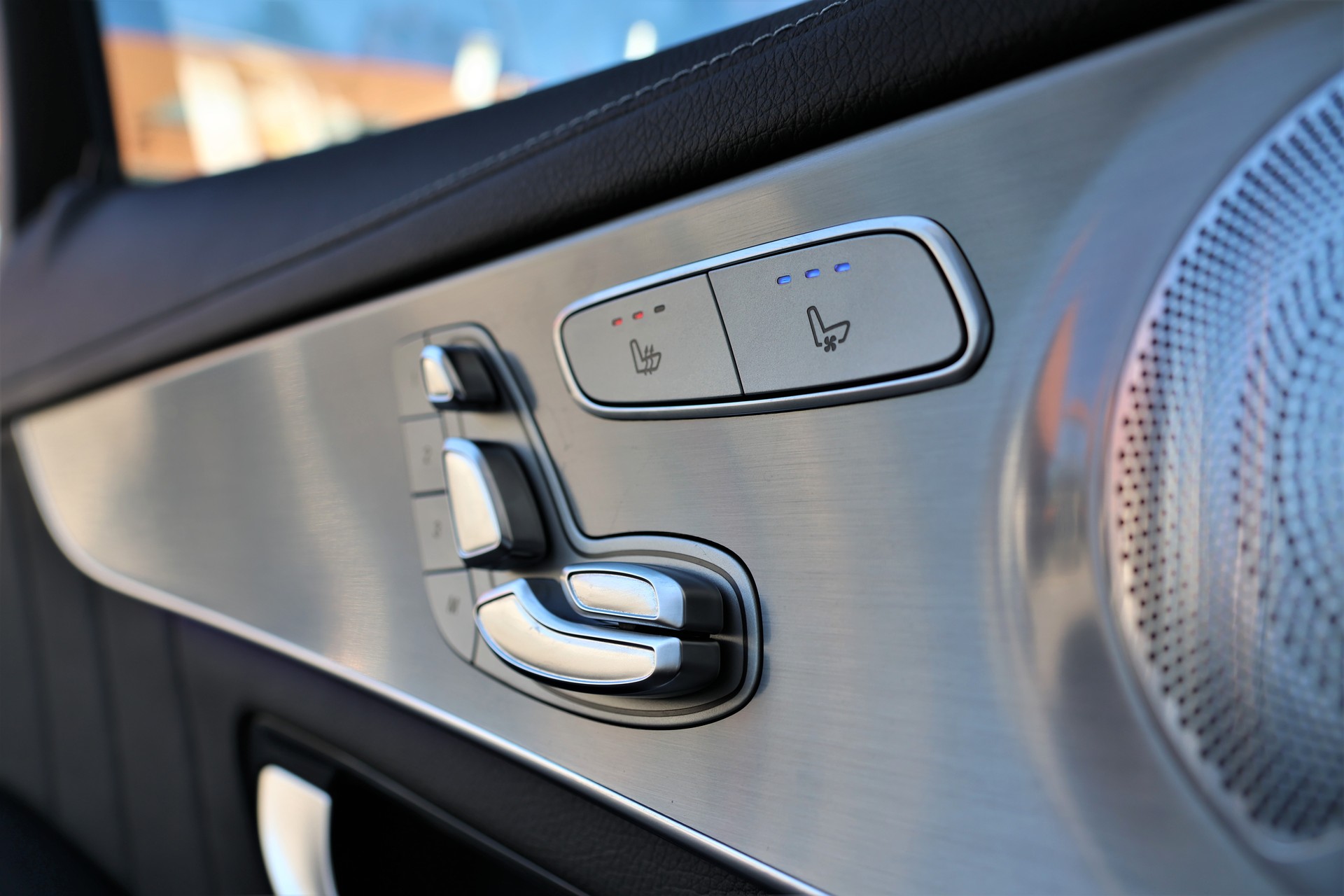 MERCEDES-BENZ GLC 220 d AMG Line 4Matic 9G-Tronic (CH)-image-16