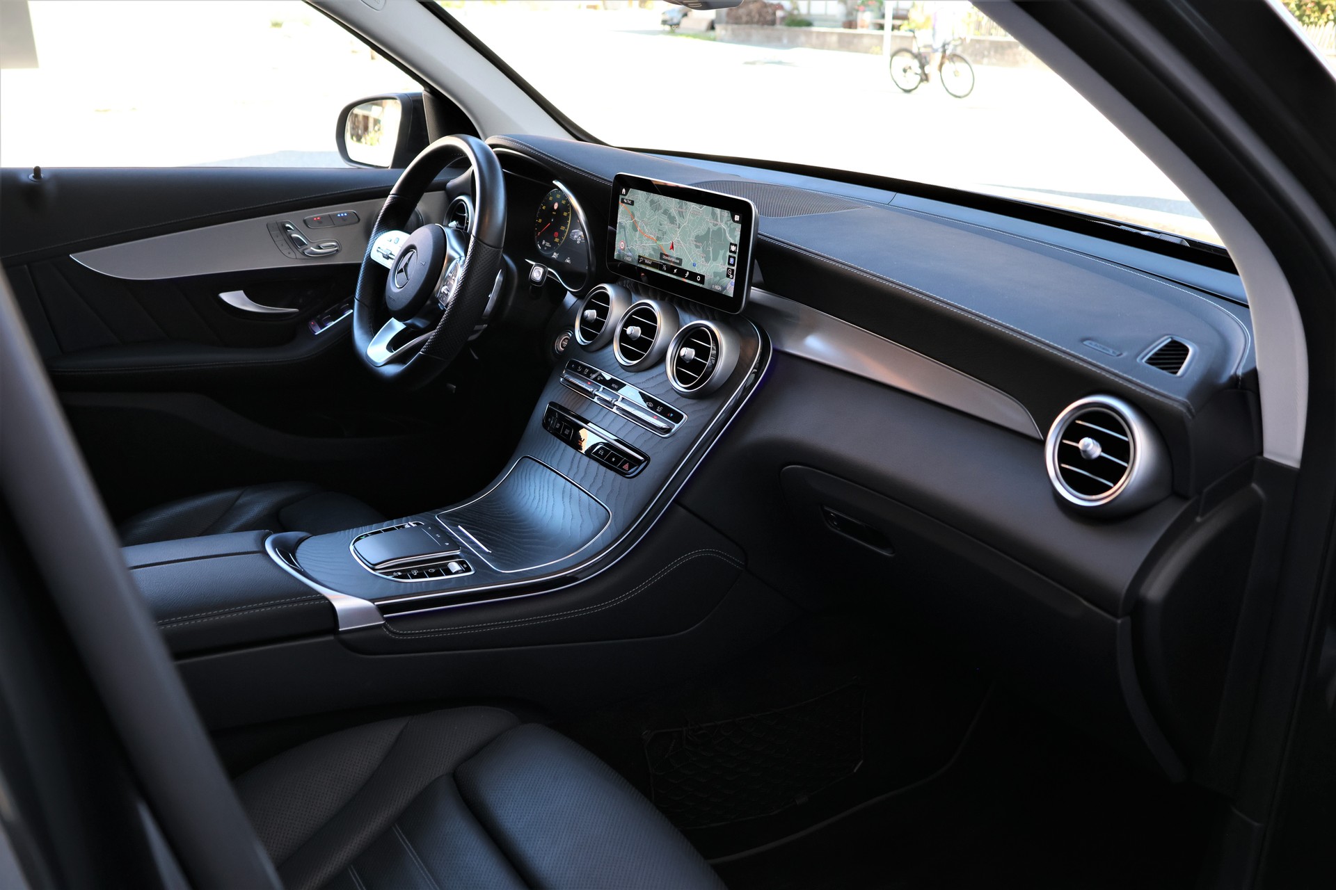 MERCEDES-BENZ GLC 220 d AMG Line 4Matic 9G-Tronic (CH)-image-13