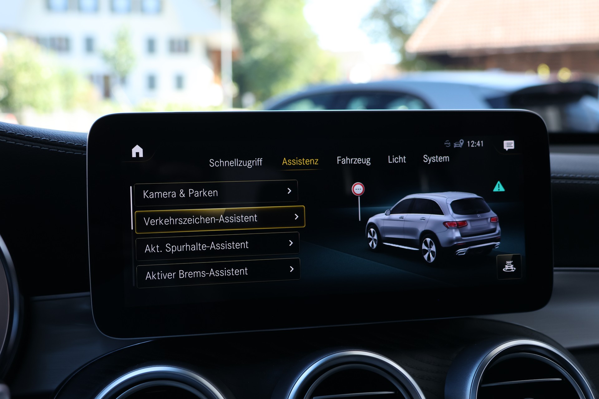 MERCEDES-BENZ GLC 220 d AMG Line 4Matic 9G-Tronic (CH)-image-23