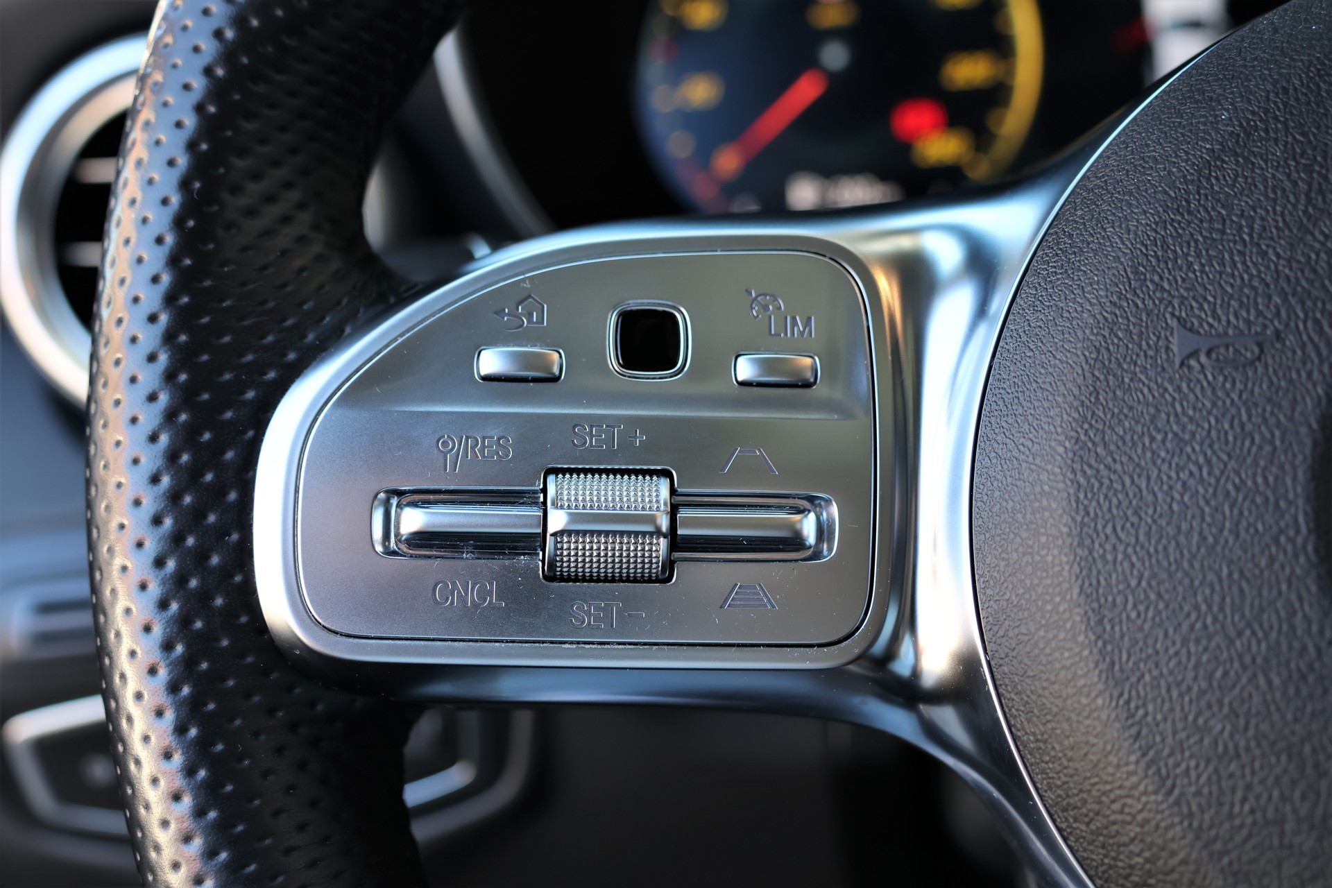 MERCEDES-BENZ GLC 220 d AMG Line 4Matic 9G-Tronic (CH)-image-18