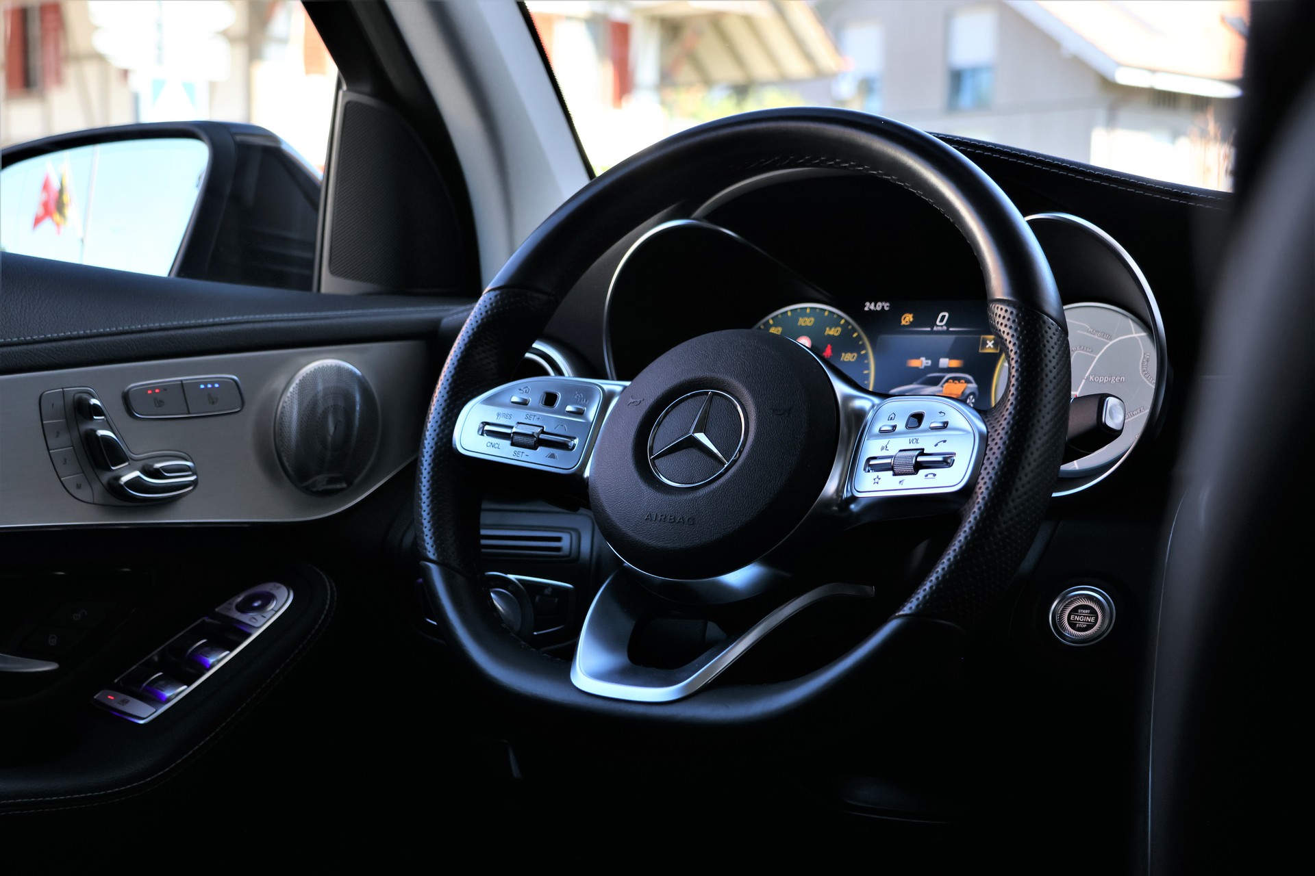 MERCEDES-BENZ GLC 220 d AMG Line 4Matic 9G-Tronic (CH)-image-11