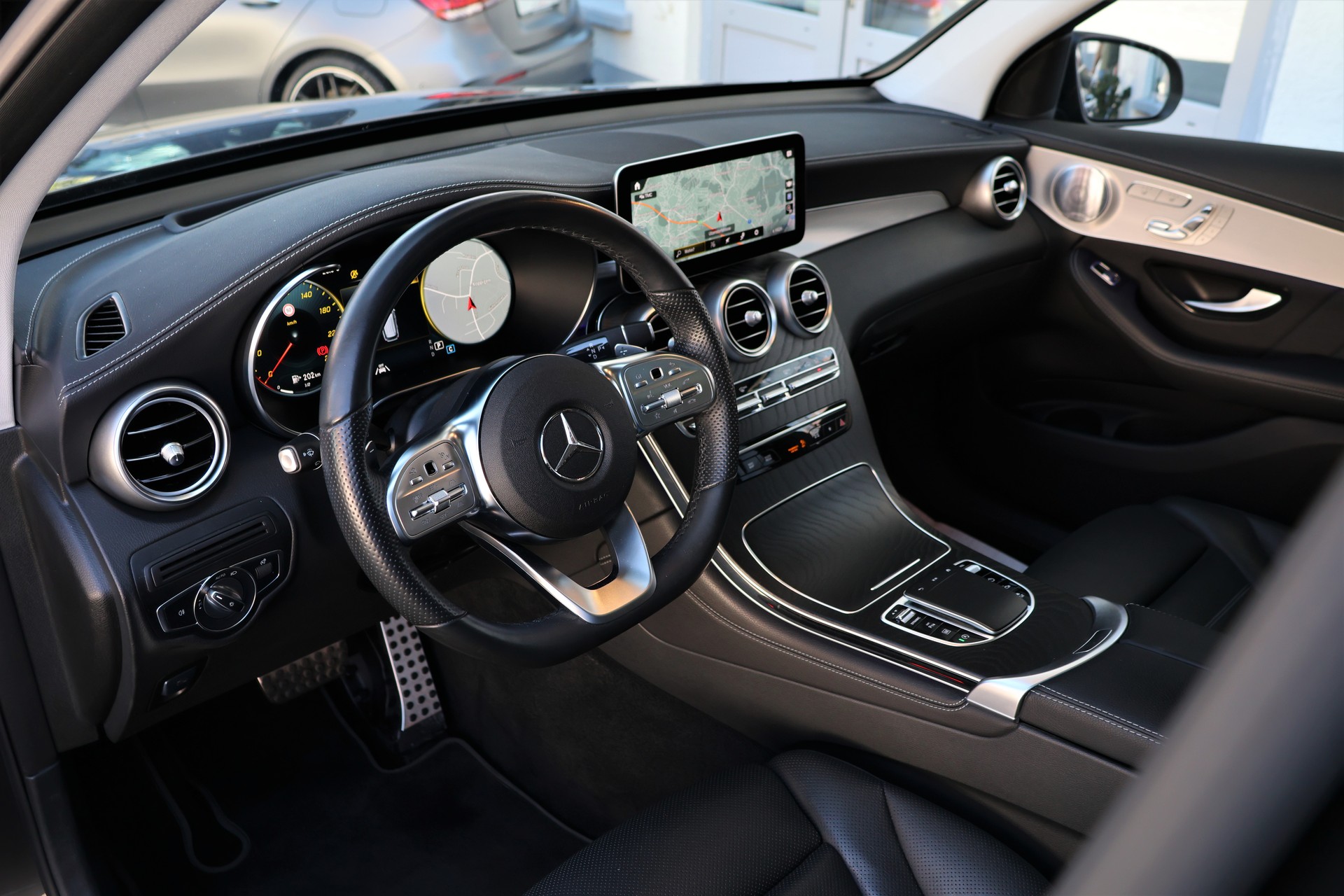 MERCEDES-BENZ GLC 220 d AMG Line 4Matic 9G-Tronic (CH)-image-7