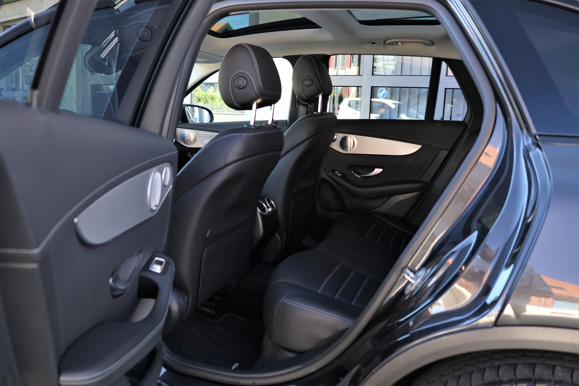 MERCEDES-BENZ GLC 220 d AMG Line 4Matic 9G-Tronic (CH)-image-9