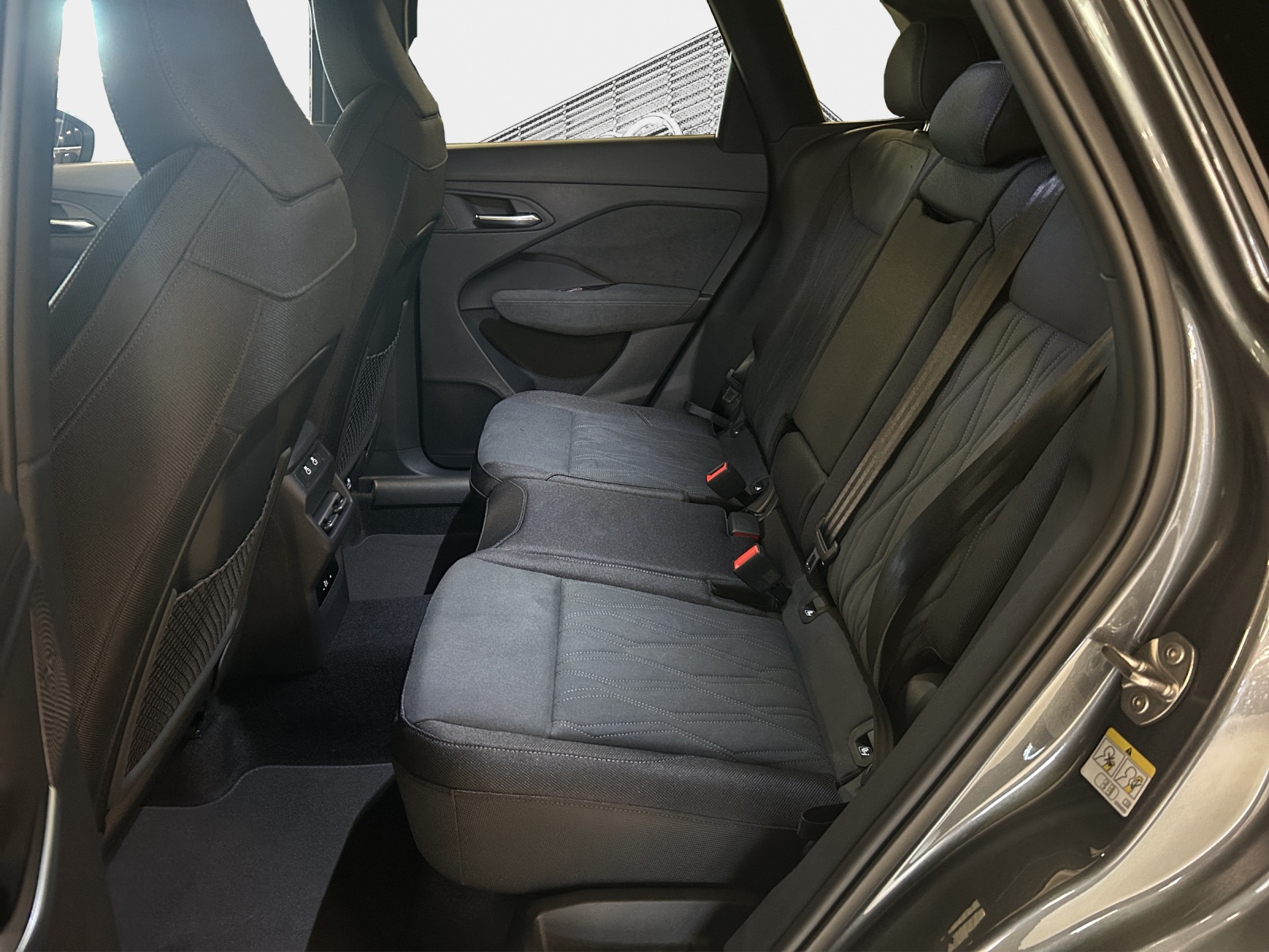 AUDI Q3 SUV TDI quattro 142 kW S tronic-image-11