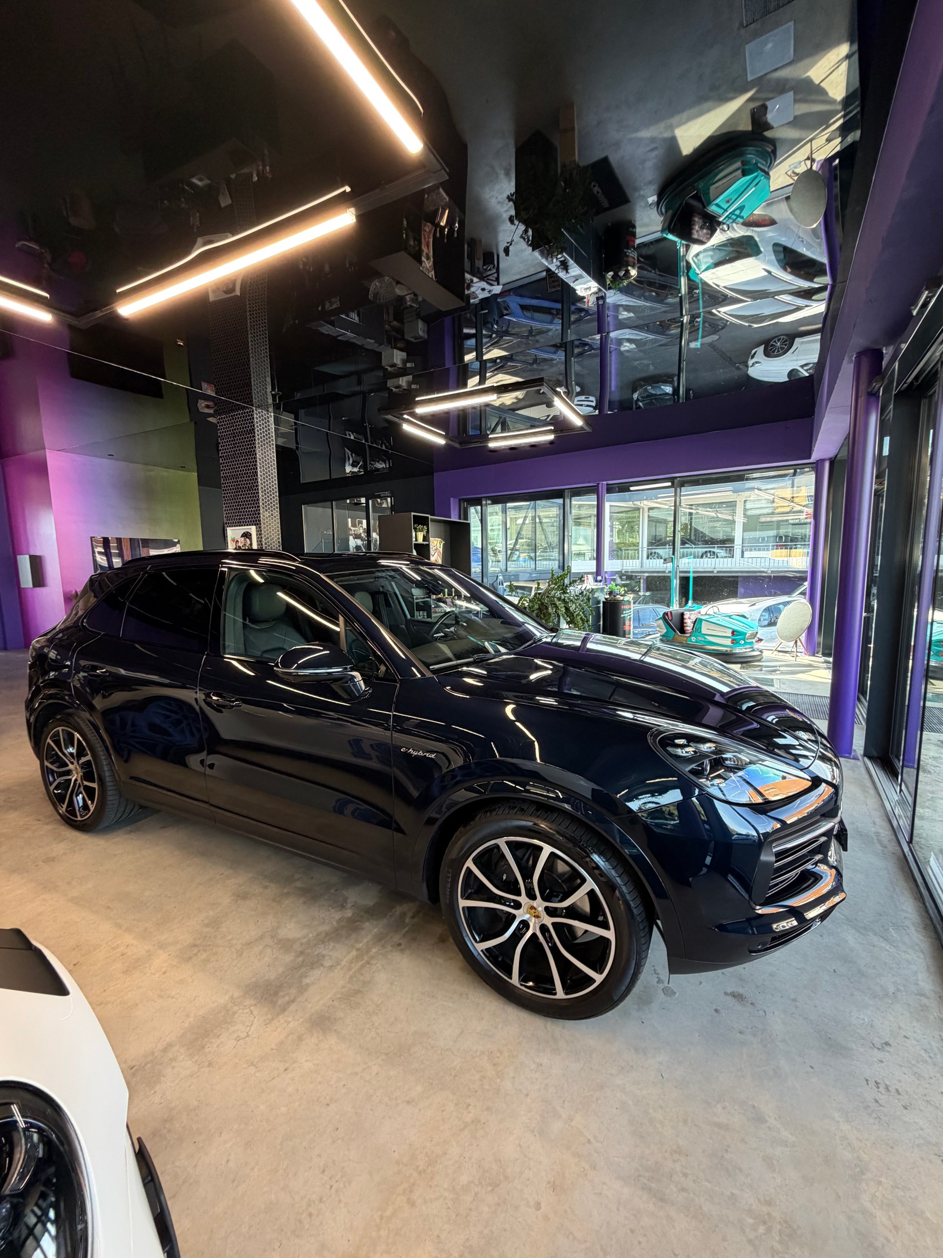 PORSCHE Cayenne E-Hybrid-image-3