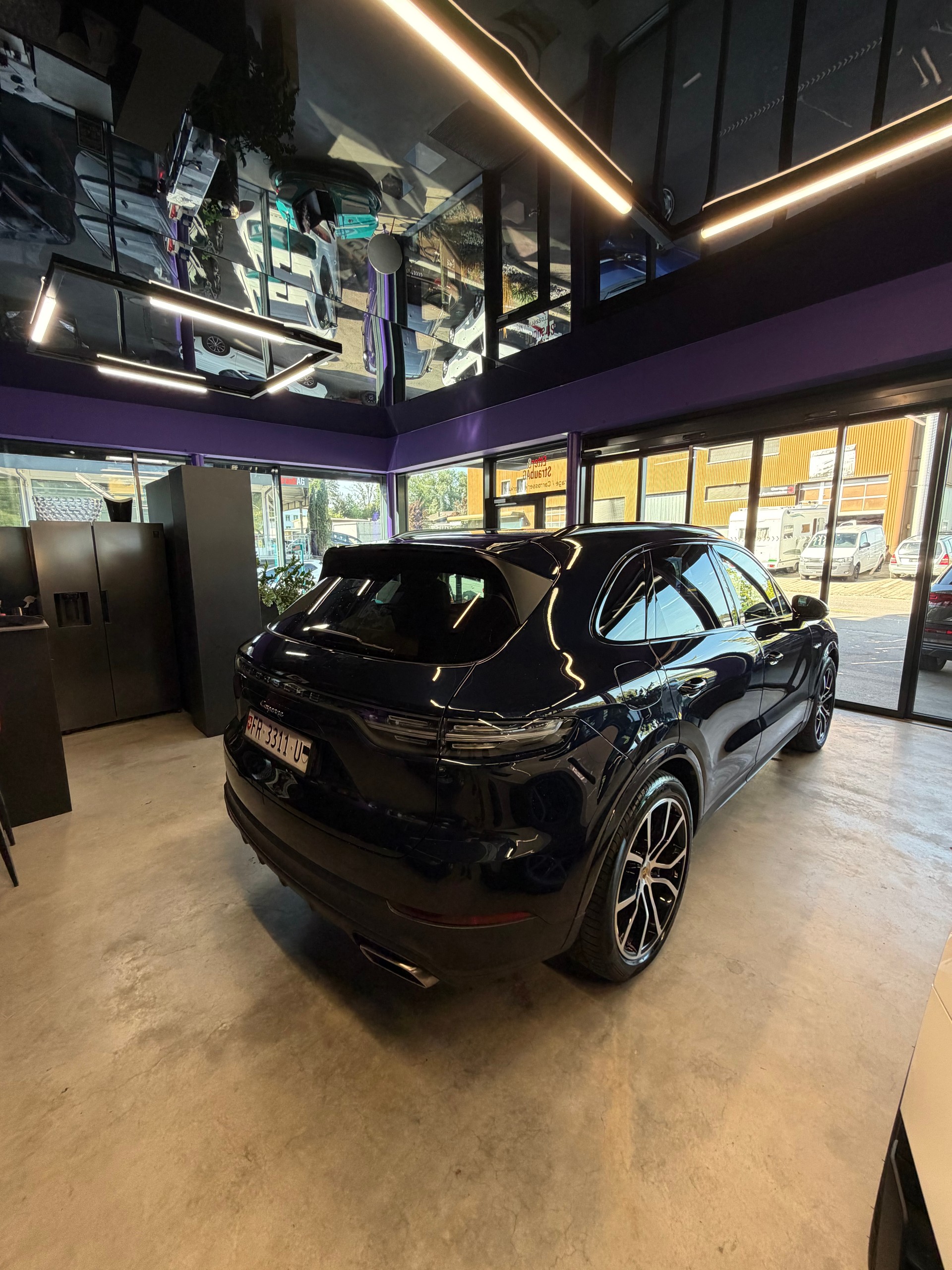 PORSCHE Cayenne E-Hybrid-image-4