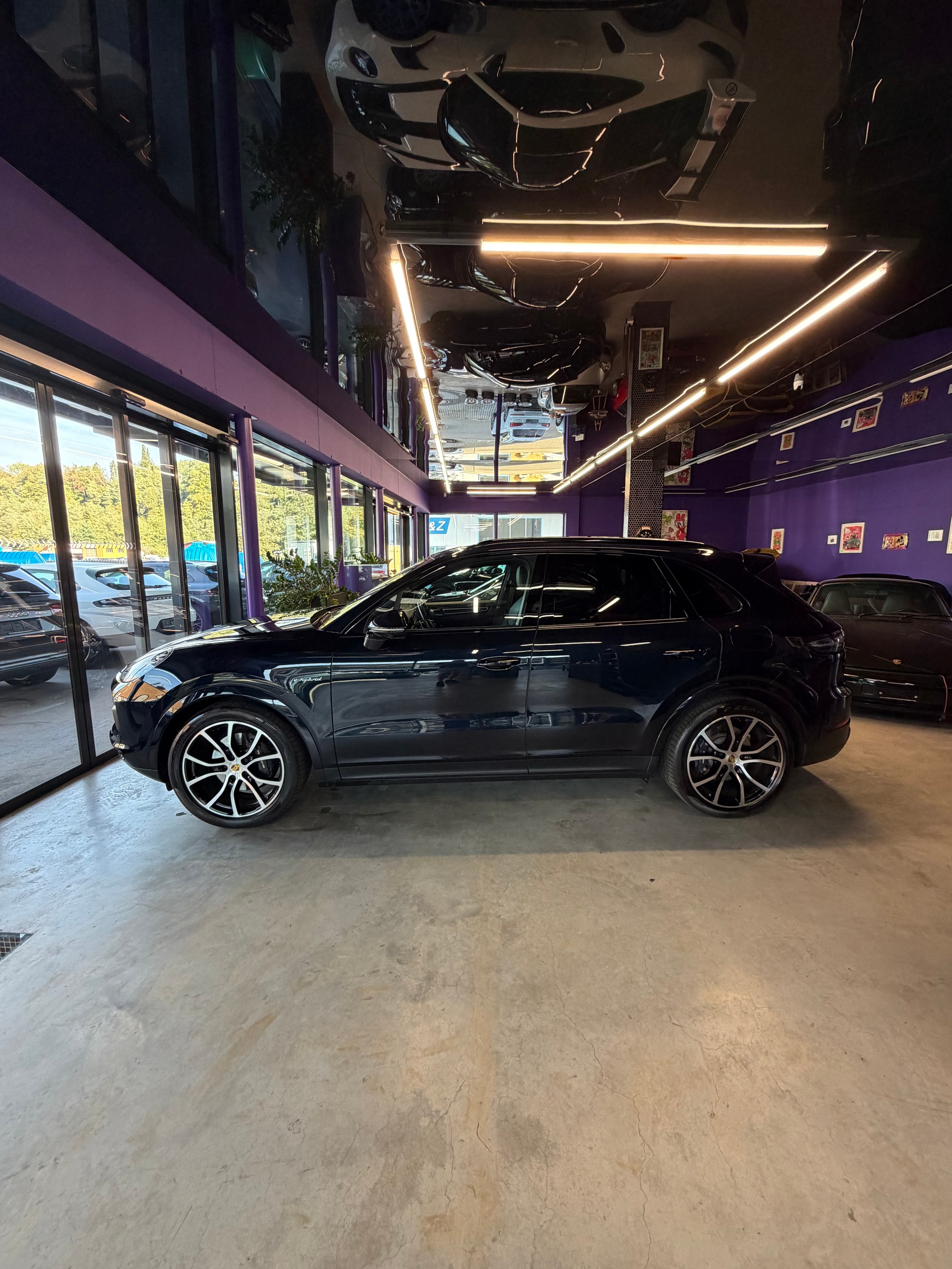 PORSCHE Cayenne E-Hybrid-image-2