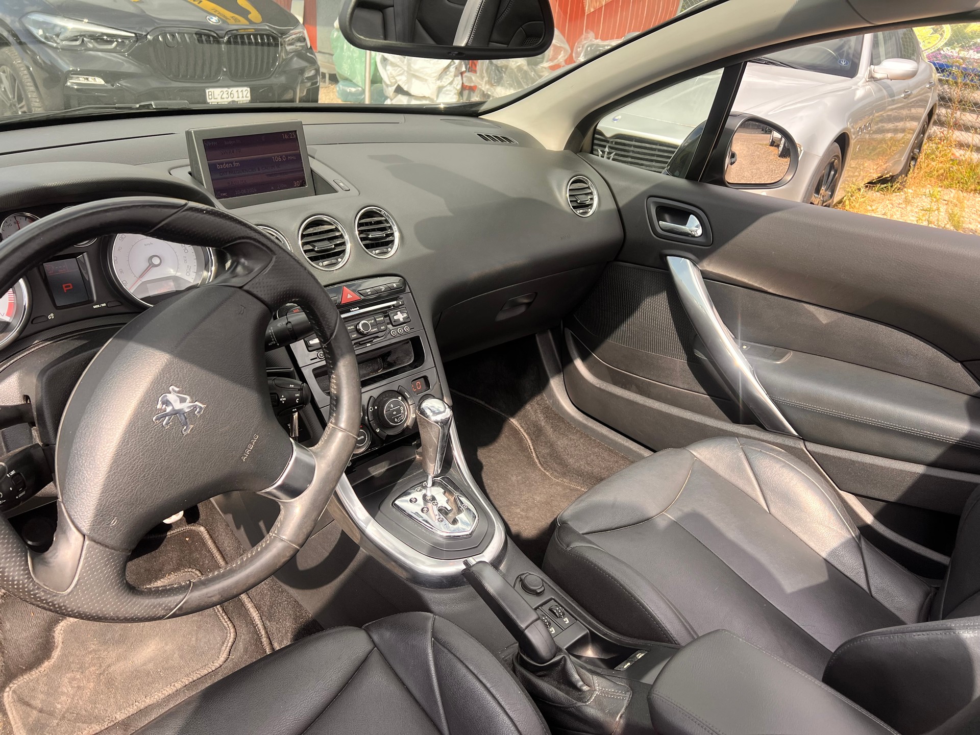 PEUGEOT 308 CC 1.6 16V Turbo Platinum Automatic-image-10
