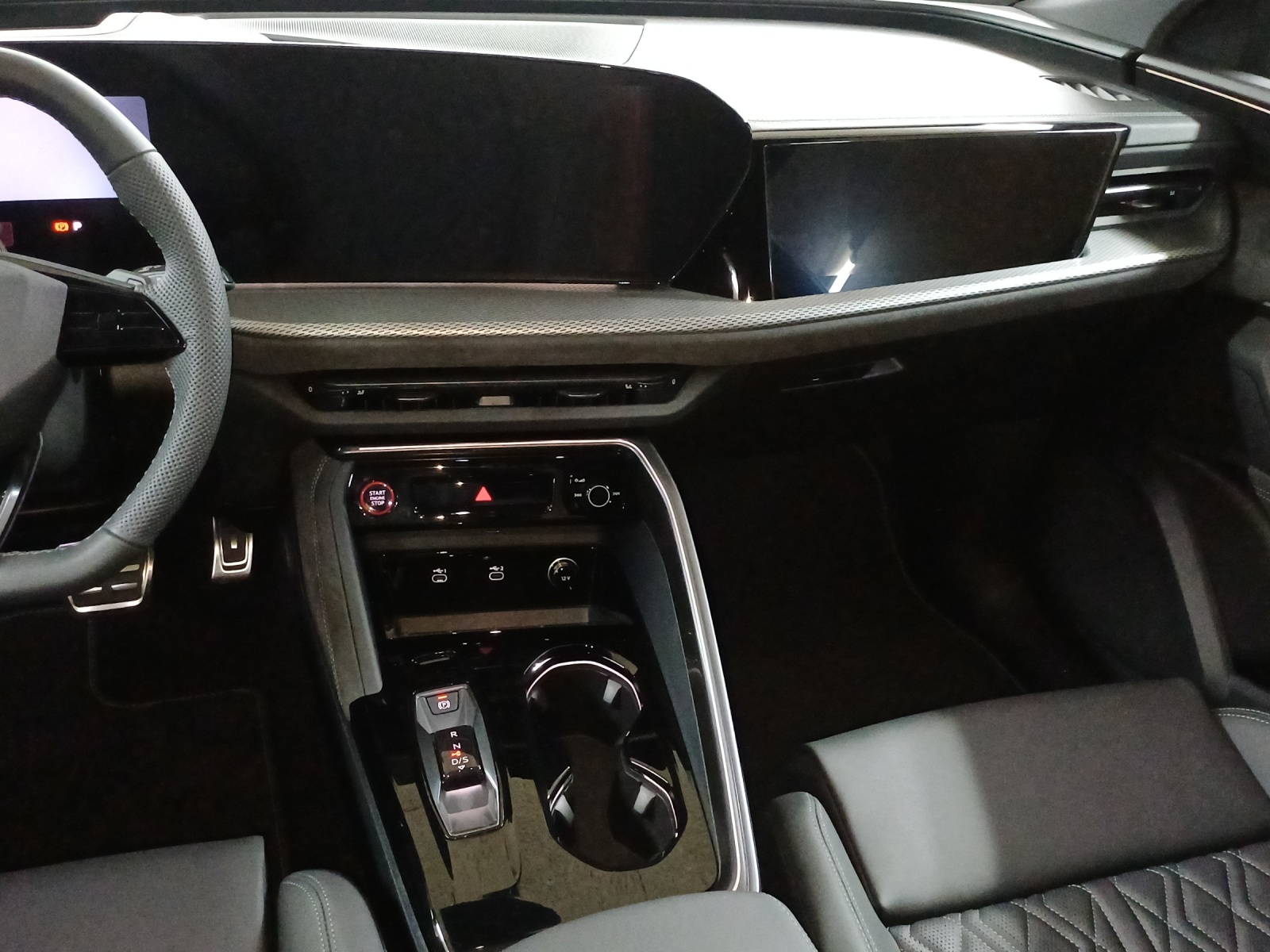 AUDI SQ5 TFSI quattro S-tronic-image-10