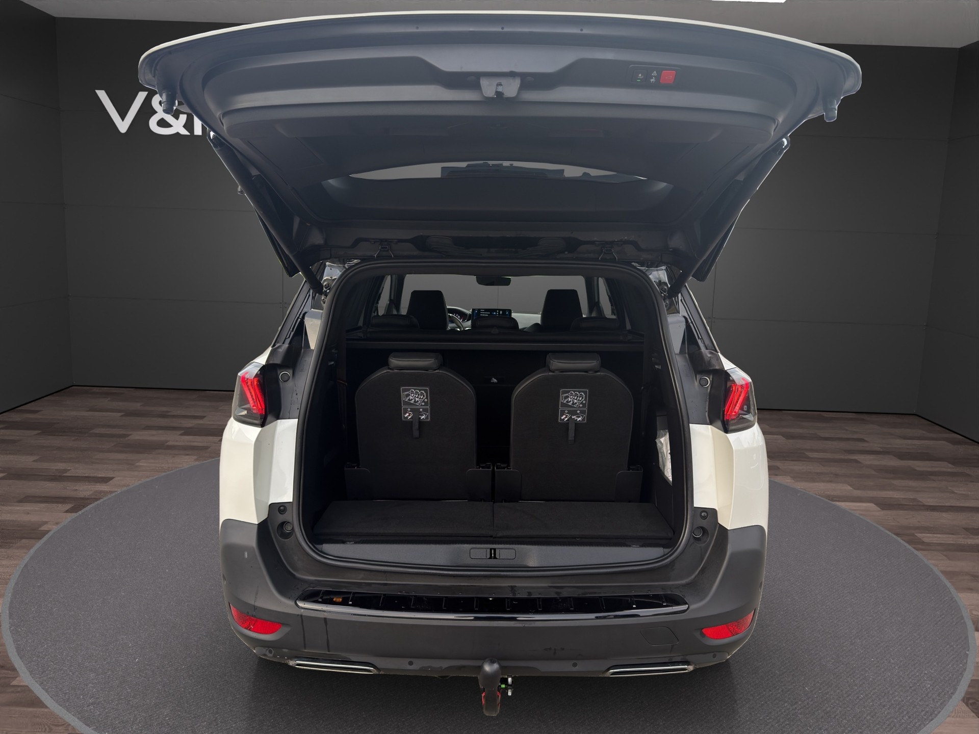 PEUGEOT 5008 1.6 Pure Tech GT Pack EAT8-image-24