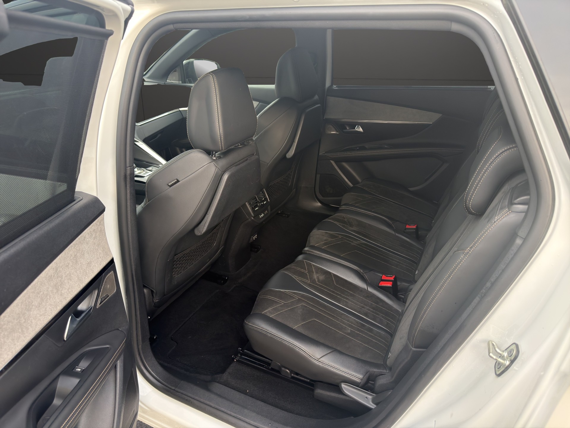 PEUGEOT 5008 1.6 Pure Tech GT Pack EAT8-image-22