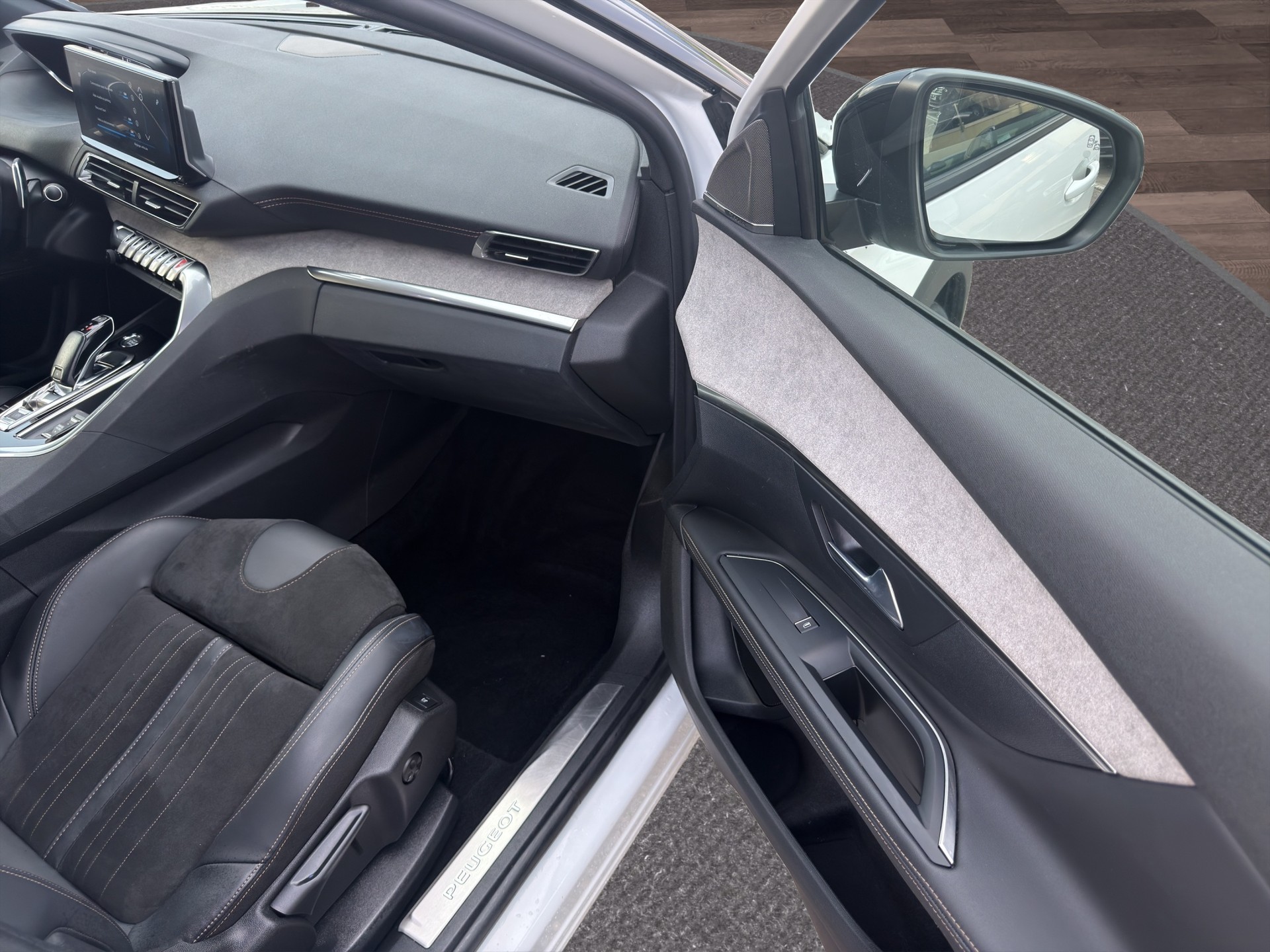 PEUGEOT 5008 1.6 Pure Tech GT Pack EAT8-image-20