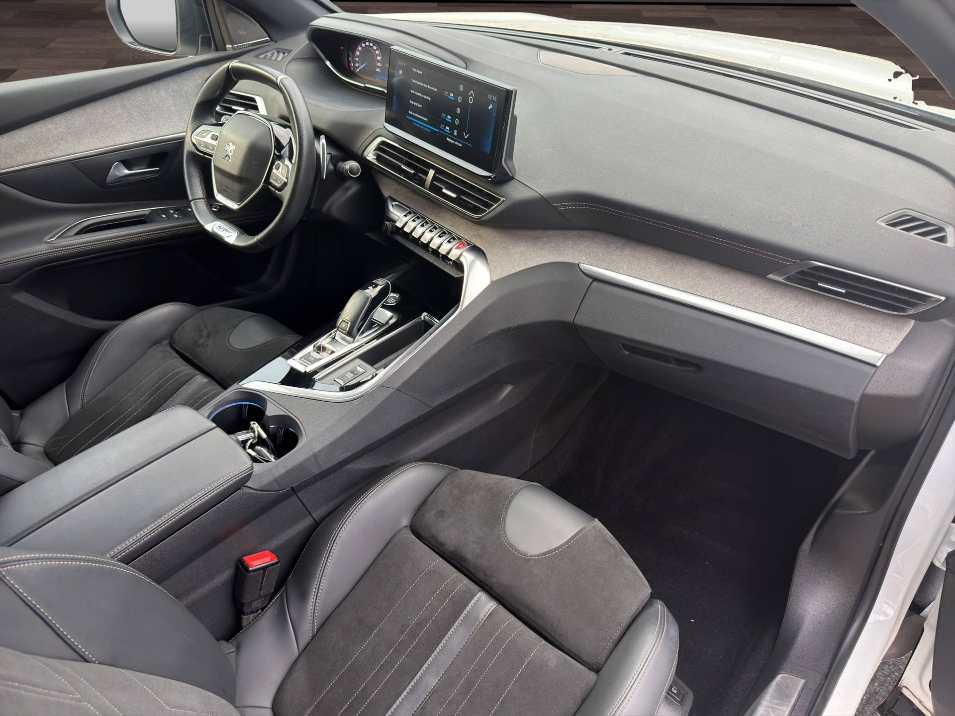 PEUGEOT 5008 1.6 Pure Tech GT Pack EAT8-image-18