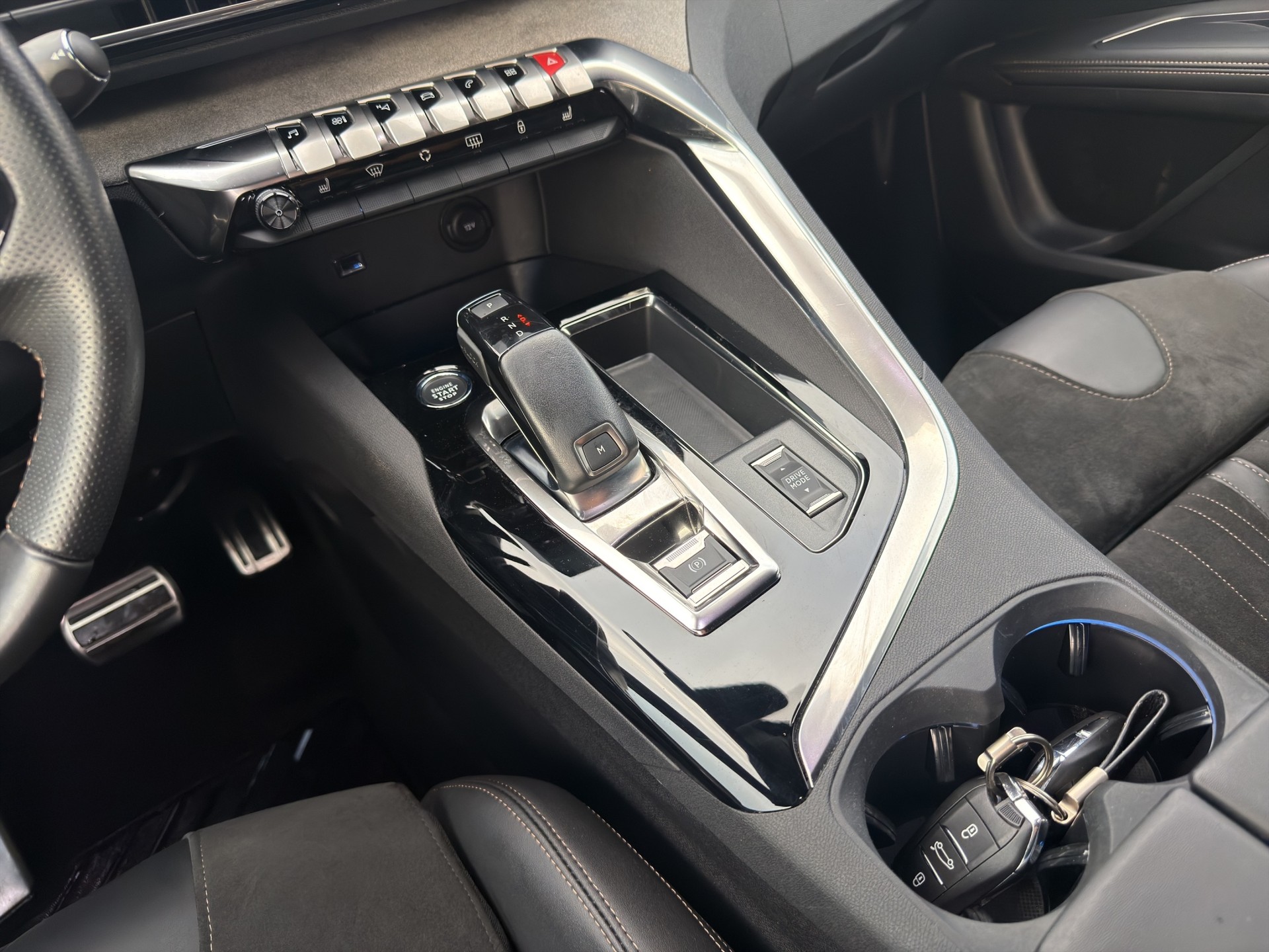 PEUGEOT 5008 1.6 Pure Tech GT Pack EAT8-image-16