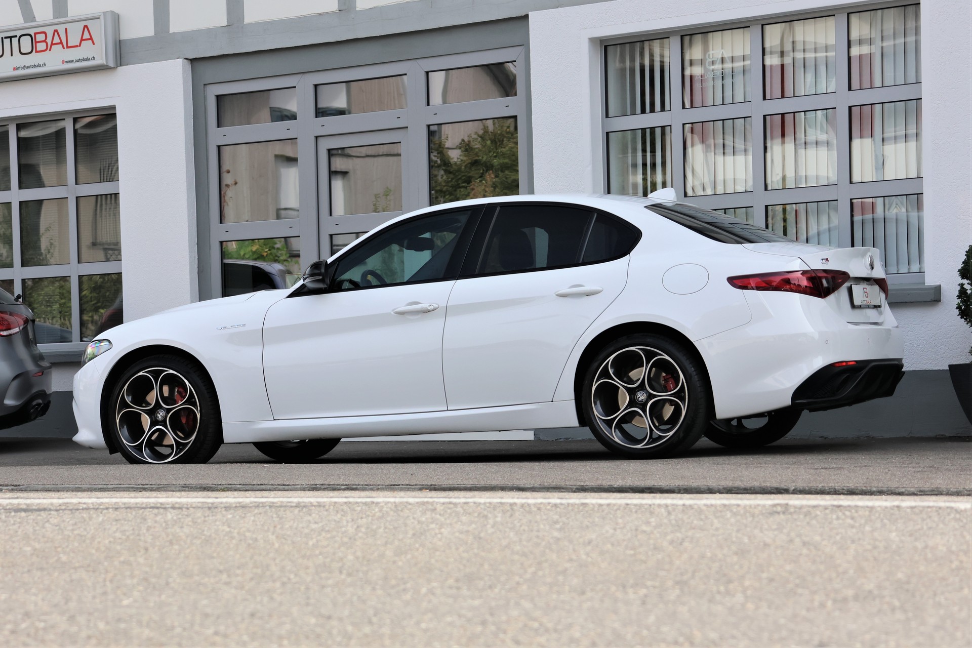 ALFA ROMEO Giulia 2.0 Veloce Q4 (CH)-showroom-element-3