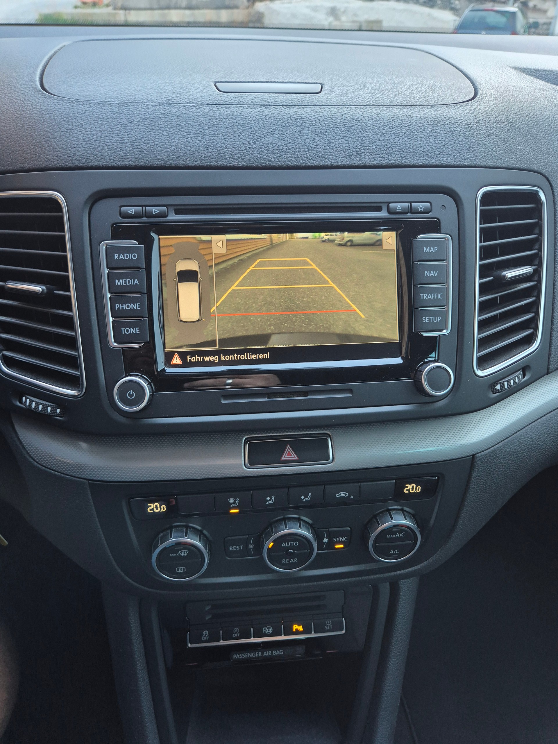 VW Sharan 2.0 TDI BMT Comfortline DSG-image-9