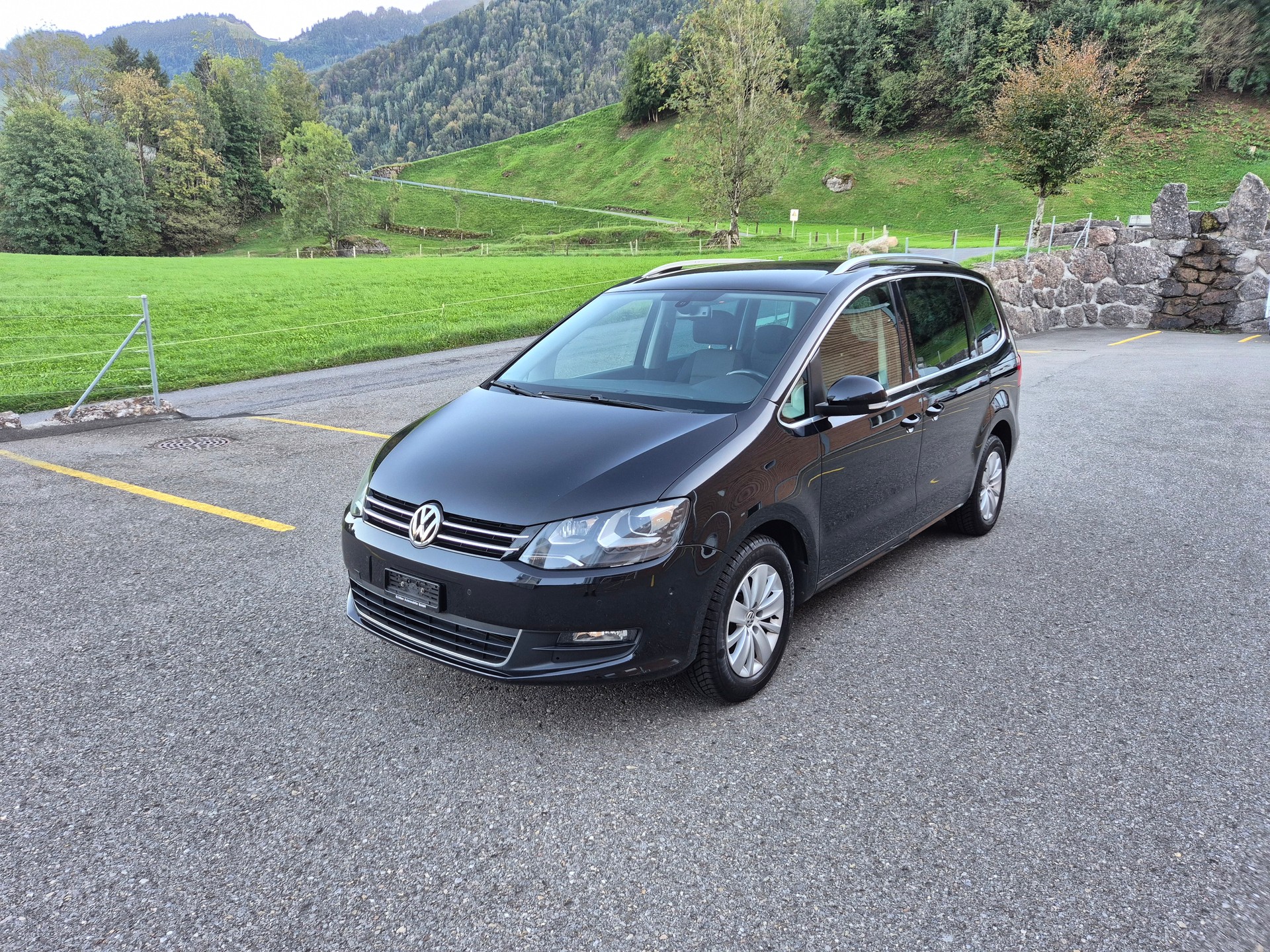 VW Sharan 2.0 TDI BMT Comfortline DSG-image-0