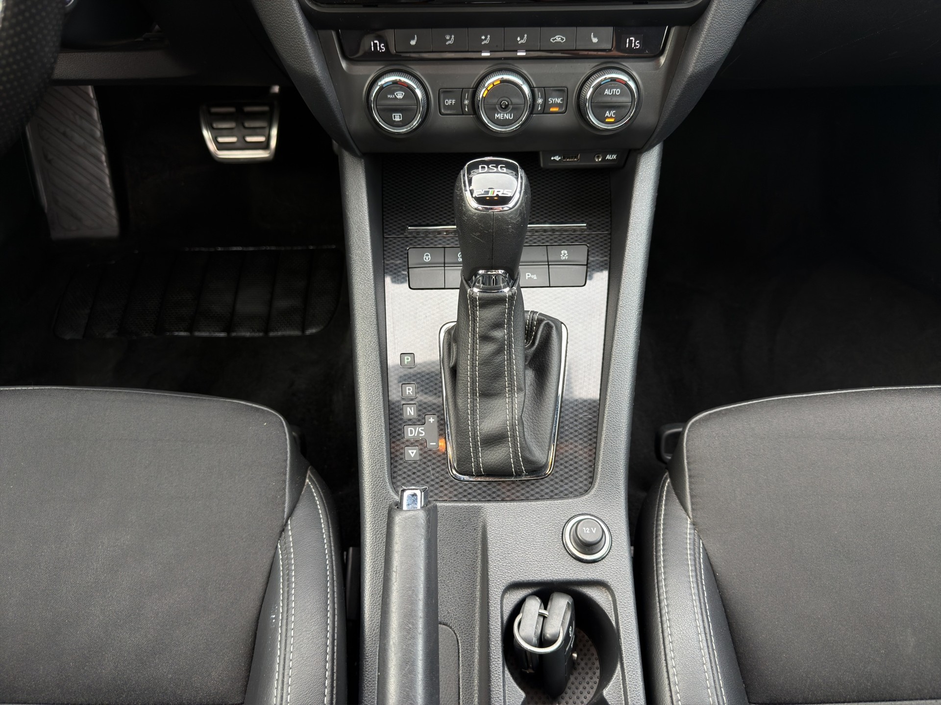 SKODA Octavia Combi 2.0 TDI RS 4x4 DSG-image-14