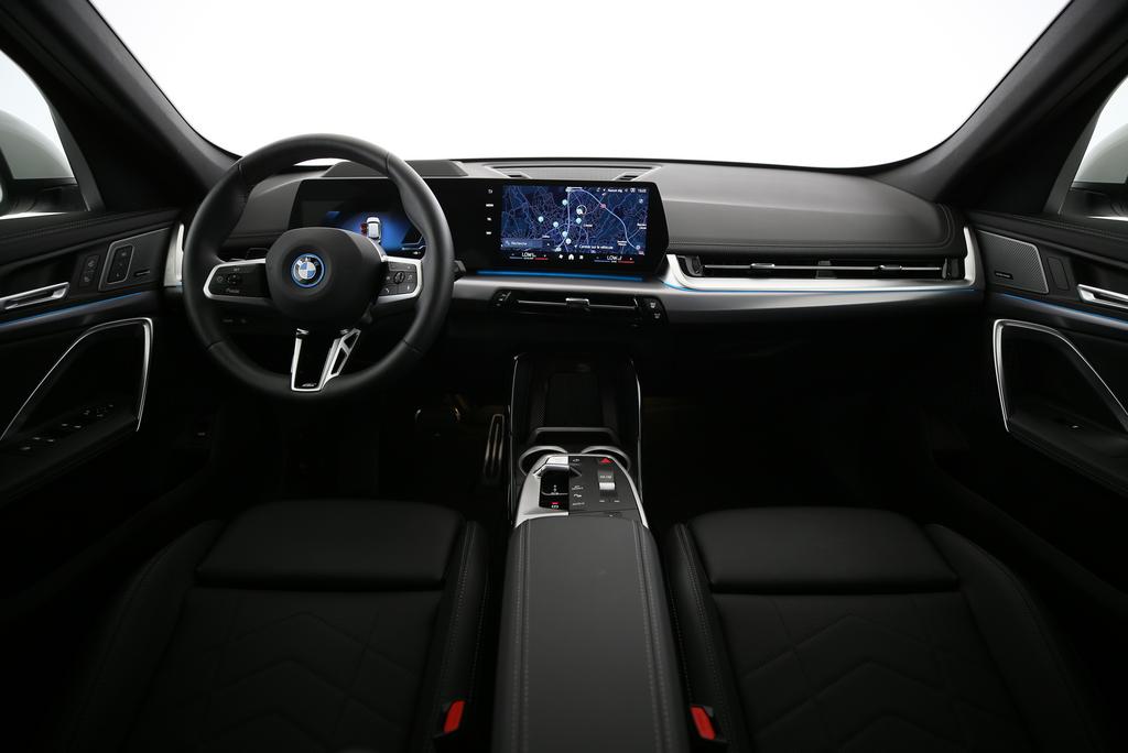 BMW iX1 U11 30 xDrive-image-6