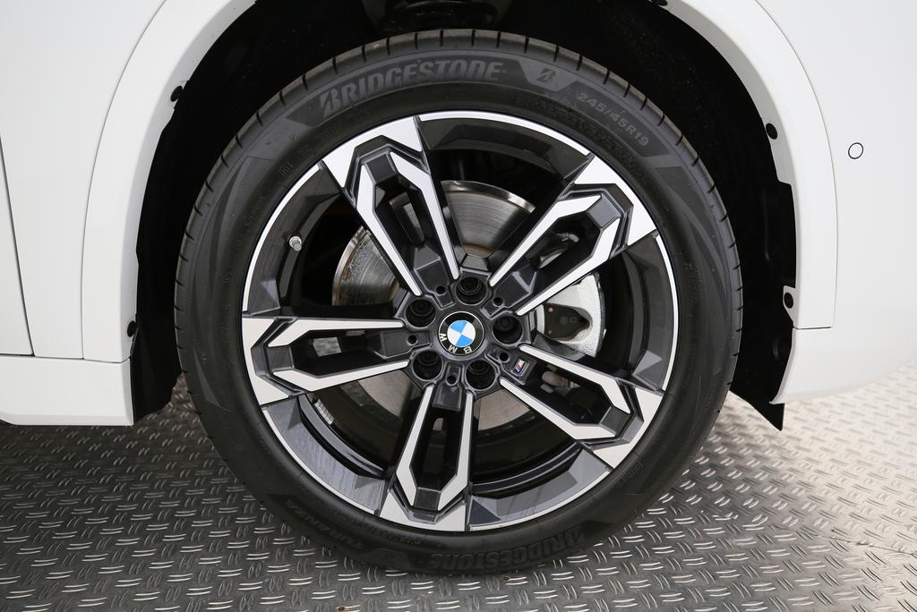 BMW iX1 U11 30 xDrive-image-13