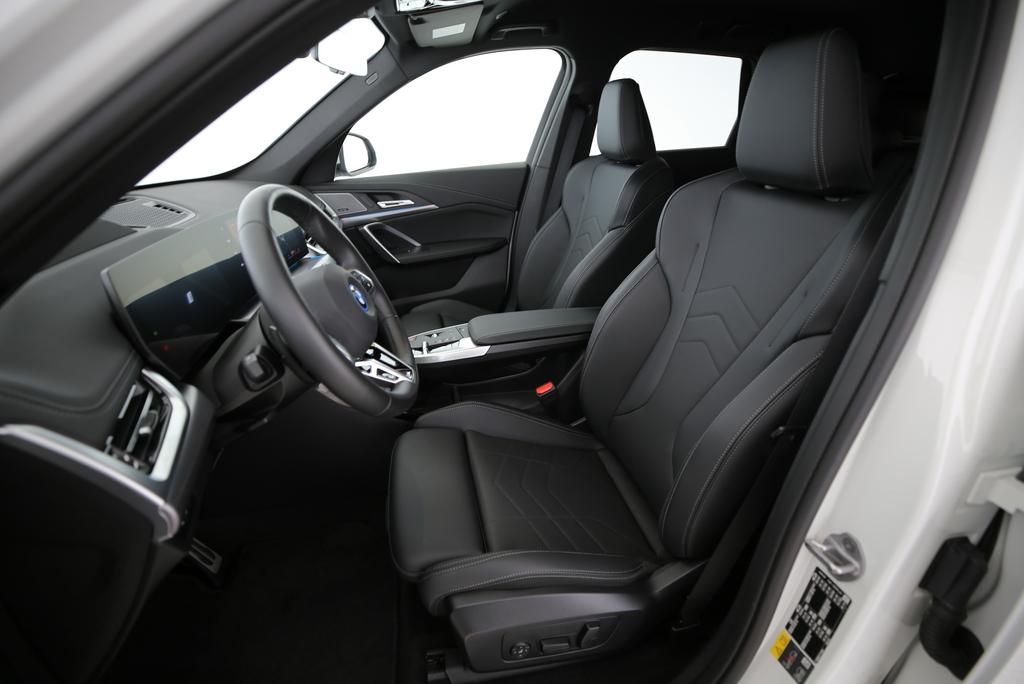 BMW iX1 U11 30 xDrive-image-5