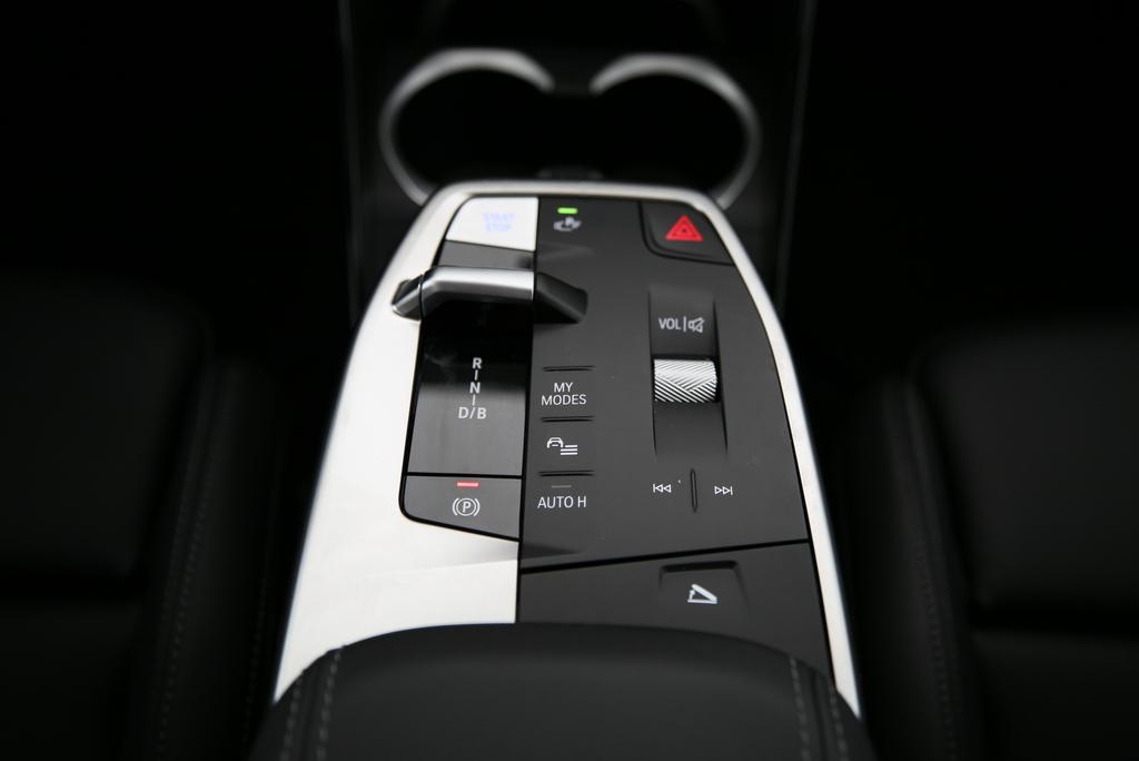 BMW iX1 U11 30 xDrive-image-10