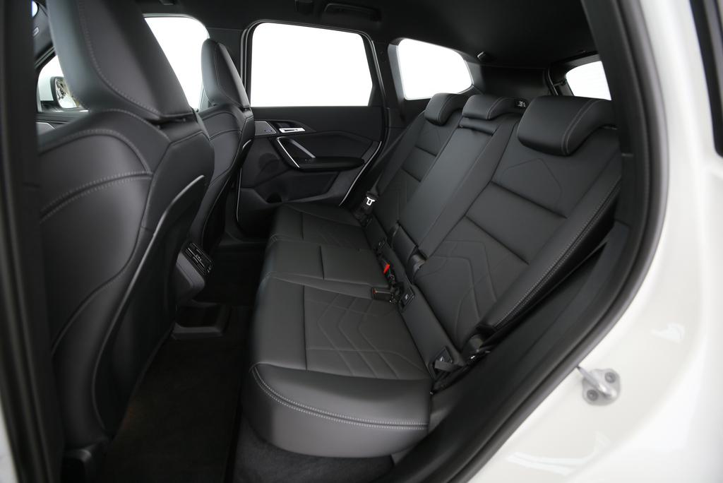 BMW iX1 U11 30 xDrive-image-11