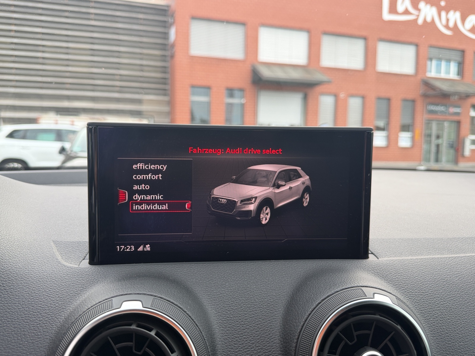 AUDI SQ2 TFSI quattro S-tronic-image-18