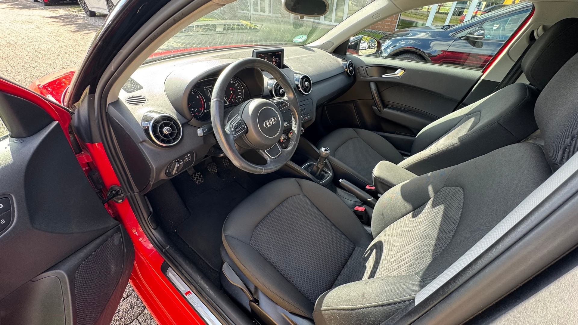 AUDI A1 Sportback 1.2 TFSI Attraction-image-5