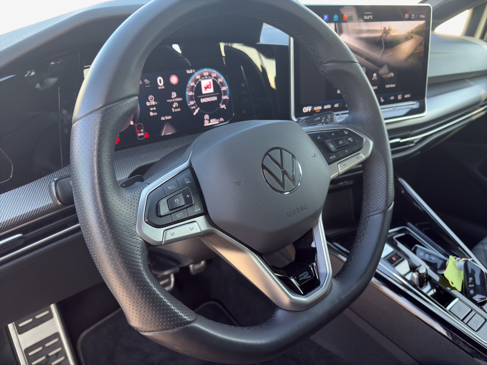 VW Golf 2.0 TSI R-Line DSG 4 Motion-image-9