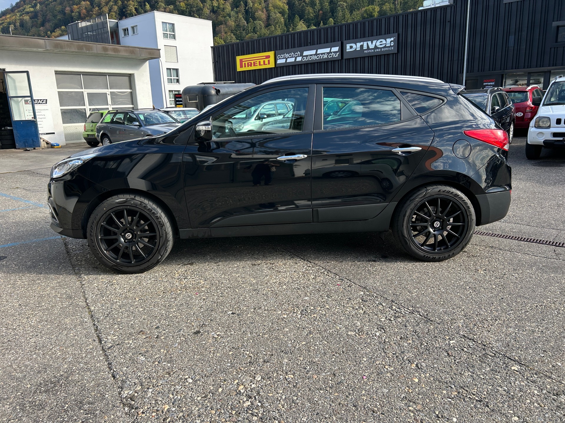 HYUNDAI iX 35 2.0 Premium 4WD Automatic-image-2