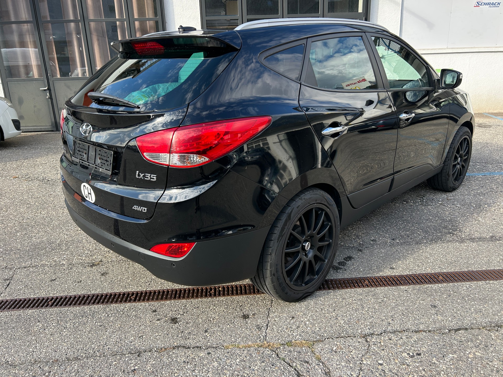 HYUNDAI iX 35 2.0 Premium 4WD Automatic-image-5