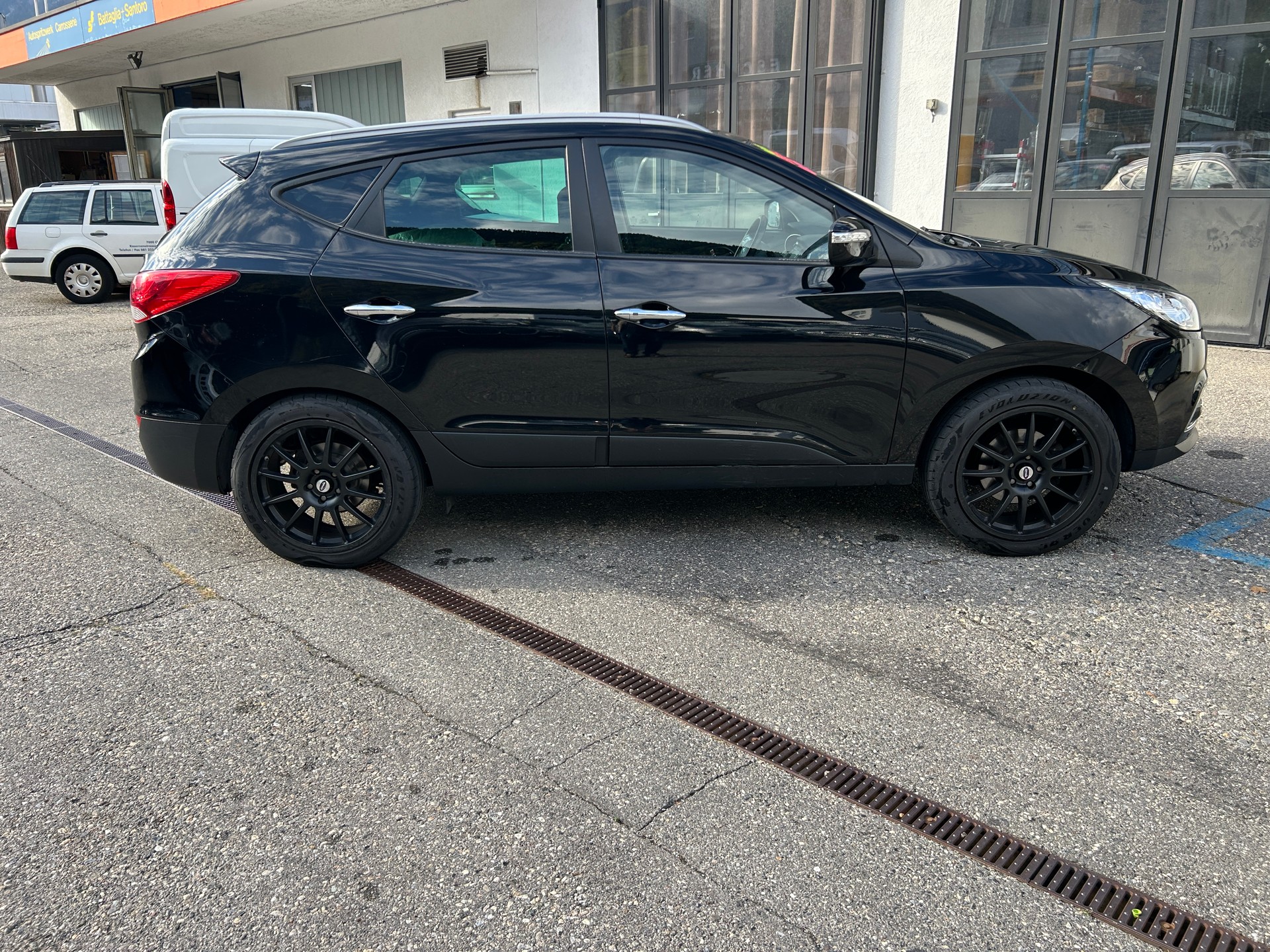 HYUNDAI iX 35 2.0 Premium 4WD Automatic-image-6