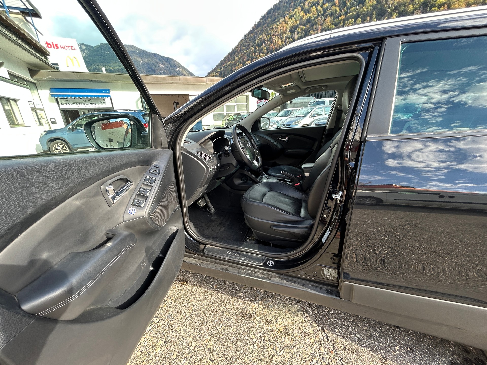 HYUNDAI iX 35 2.0 Premium 4WD Automatic-image-11