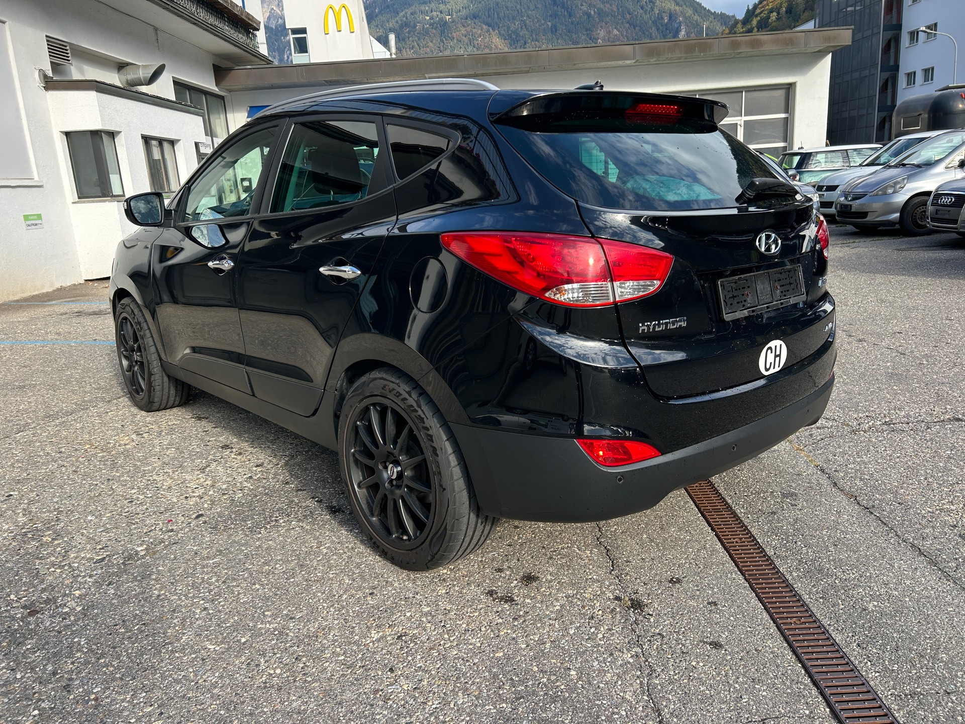 HYUNDAI iX 35 2.0 Premium 4WD Automatic-image-3