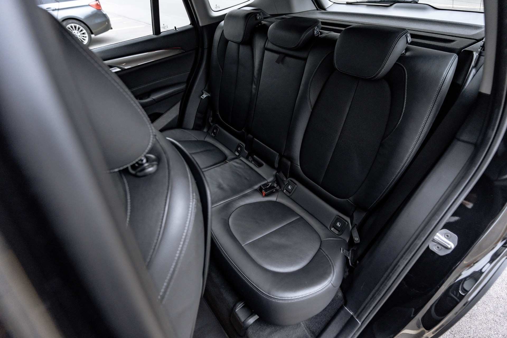 BMW X1 sDrive 18i xLine Steptronic DSK * FRISCH AB MFK * NEUE BREMSEN * LEDERAUSSTATTUNG *-image-8