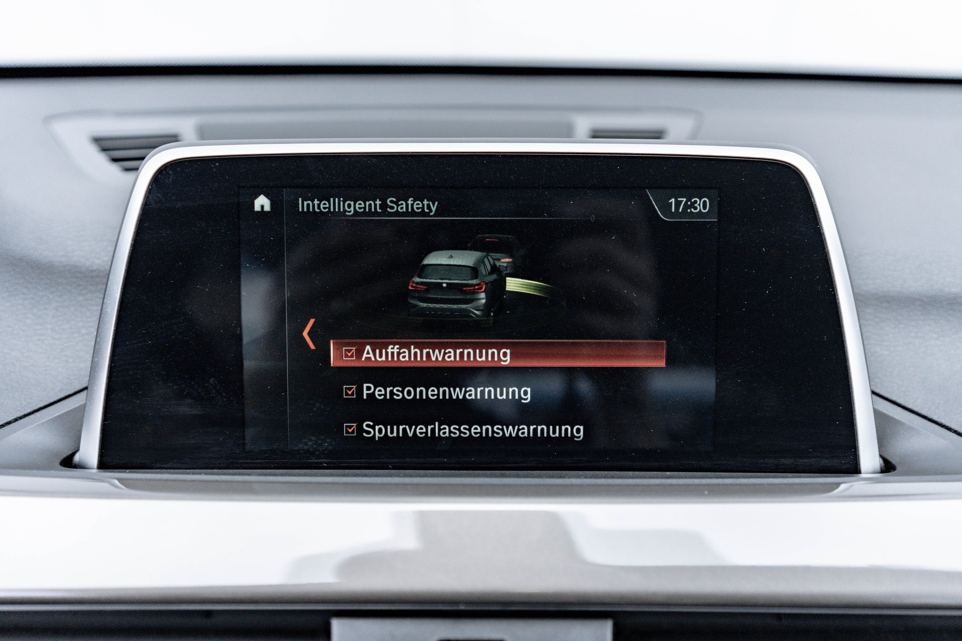 BMW X1 sDrive 18i xLine Steptronic DSK * FRISCH AB MFK * NEUE BREMSEN * LEDERAUSSTATTUNG *-image-18
