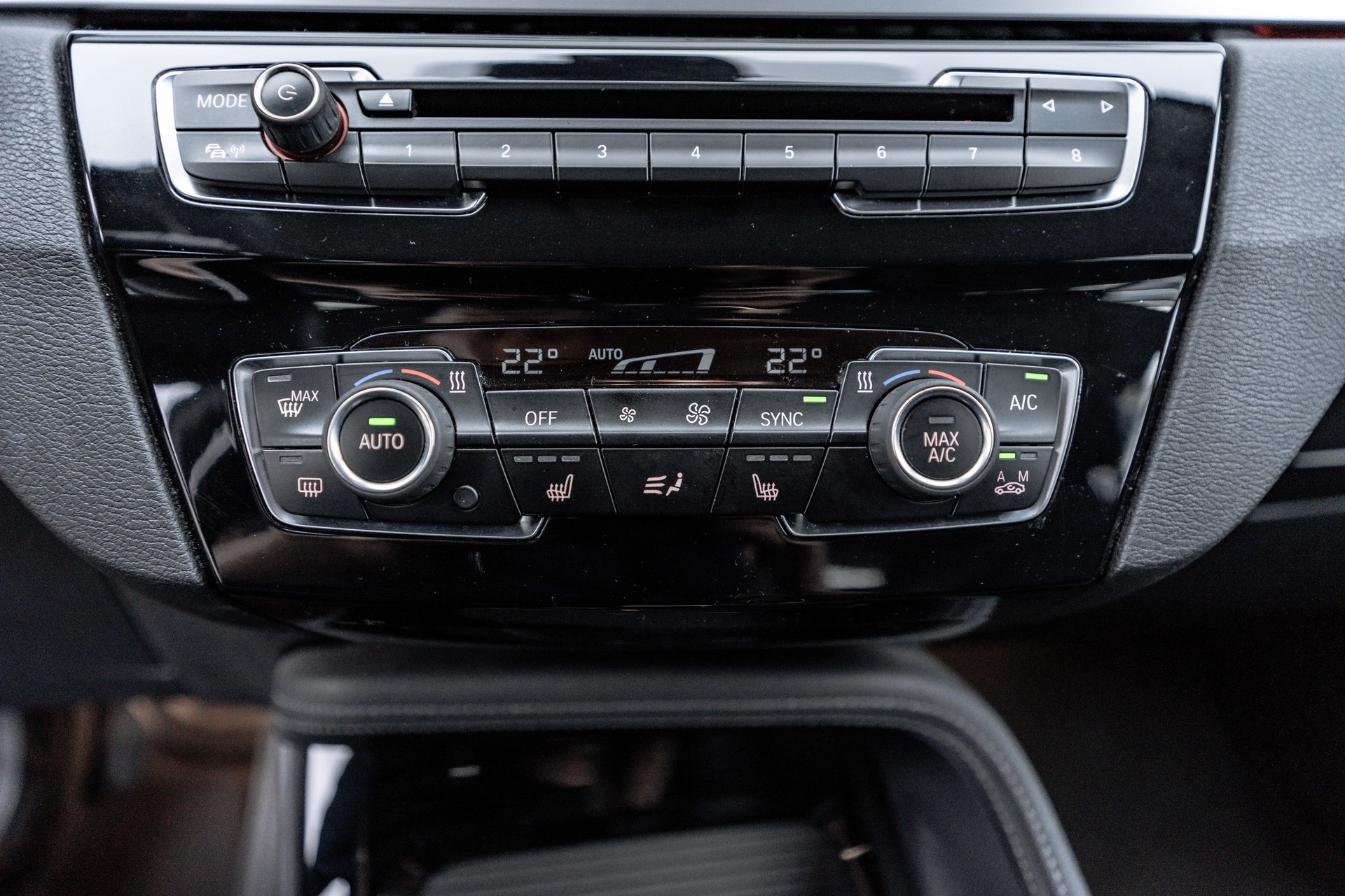 BMW X1 sDrive 18i xLine Steptronic DSK * FRISCH AB MFK * NEUE BREMSEN * LEDERAUSSTATTUNG *-image-16