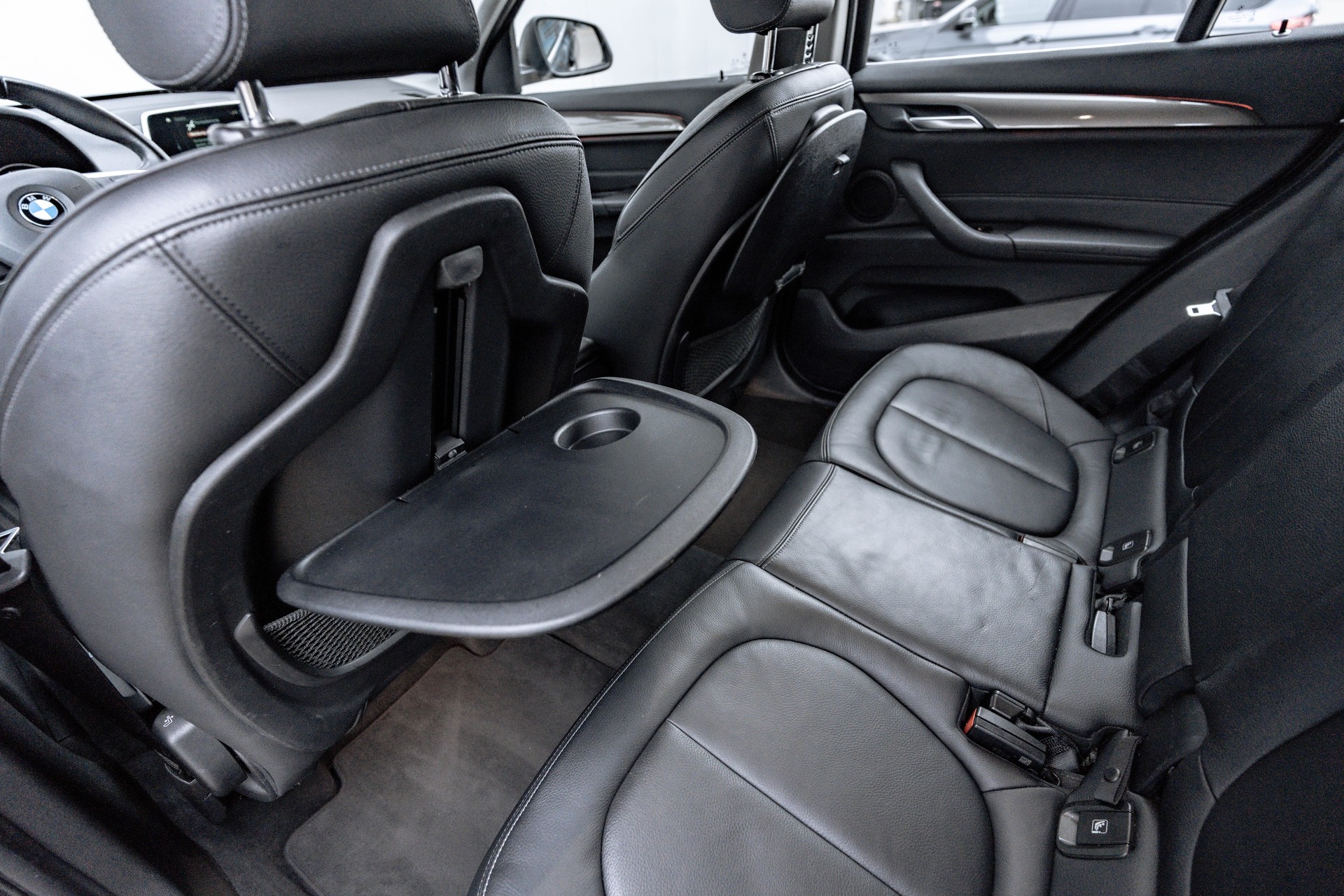 BMW X1 sDrive 18i xLine Steptronic DSK * FRISCH AB MFK * NEUE BREMSEN * LEDERAUSSTATTUNG *-image-10