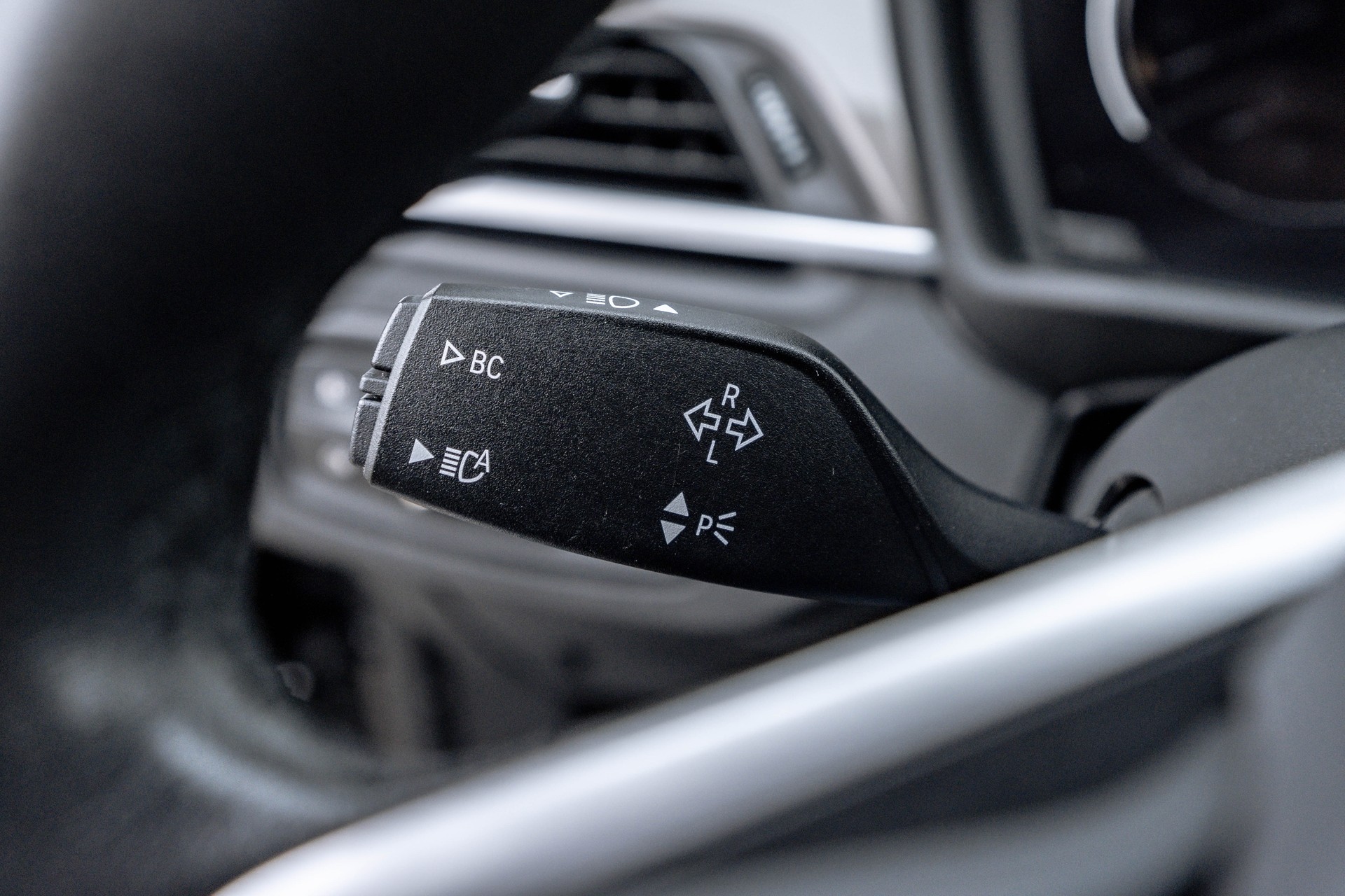 BMW X1 sDrive 18i xLine Steptronic DSK * FRISCH AB MFK * NEUE BREMSEN * LEDERAUSSTATTUNG *-image-13