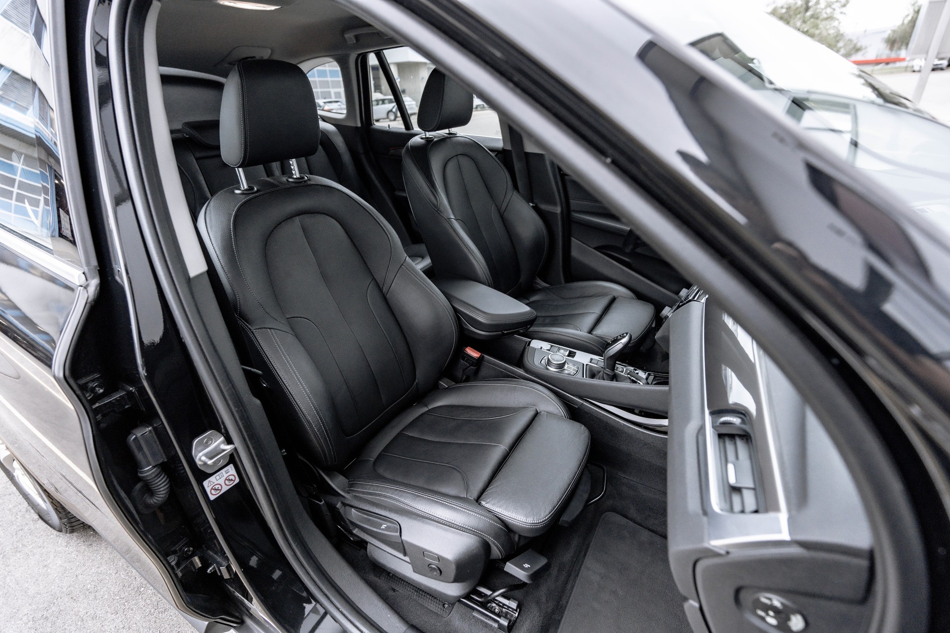 BMW X1 sDrive 18i xLine Steptronic DSK * FRISCH AB MFK * NEUE BREMSEN * LEDERAUSSTATTUNG *-image-7