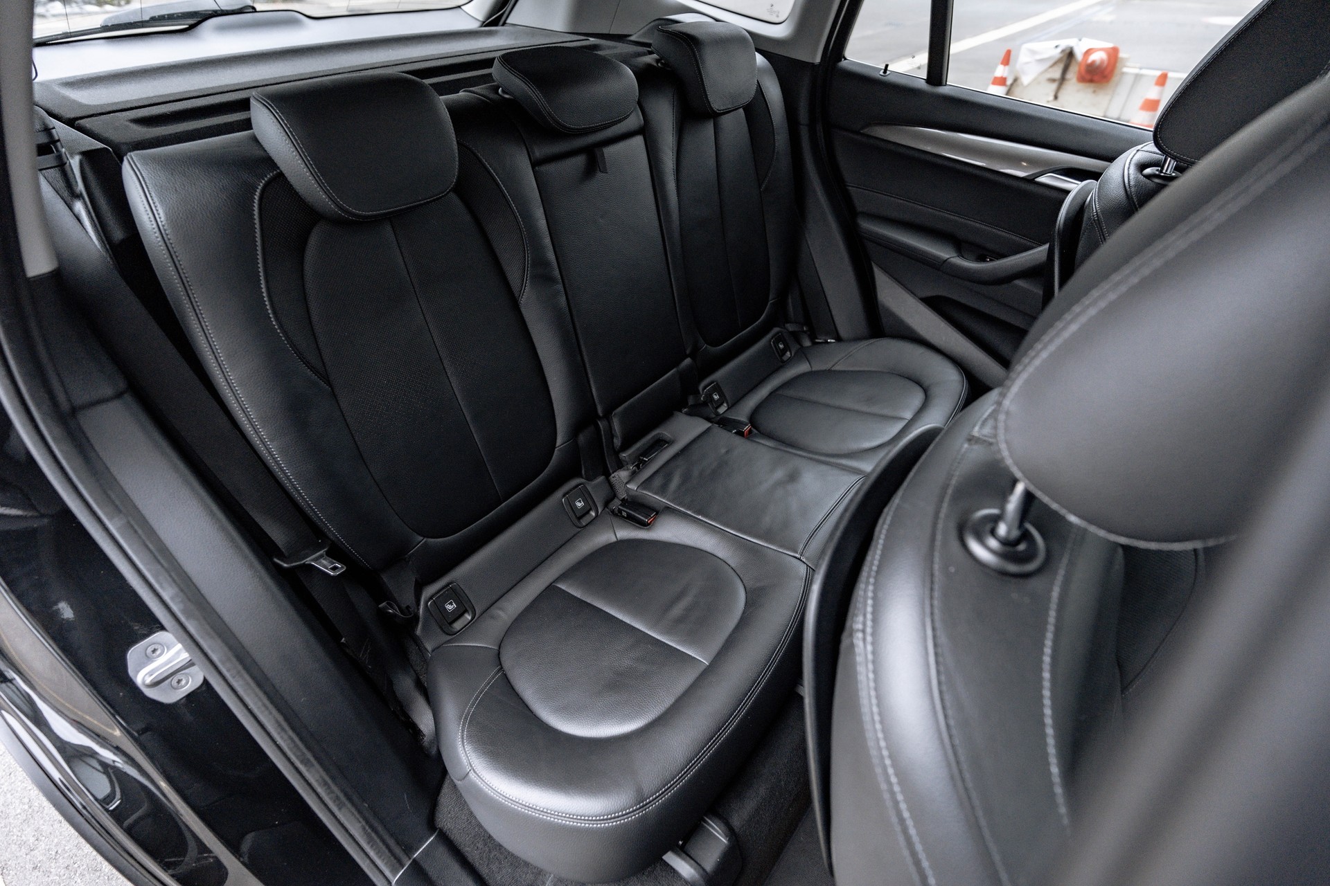 BMW X1 sDrive 18i xLine Steptronic DSK * FRISCH AB MFK * NEUE BREMSEN * LEDERAUSSTATTUNG *-image-9