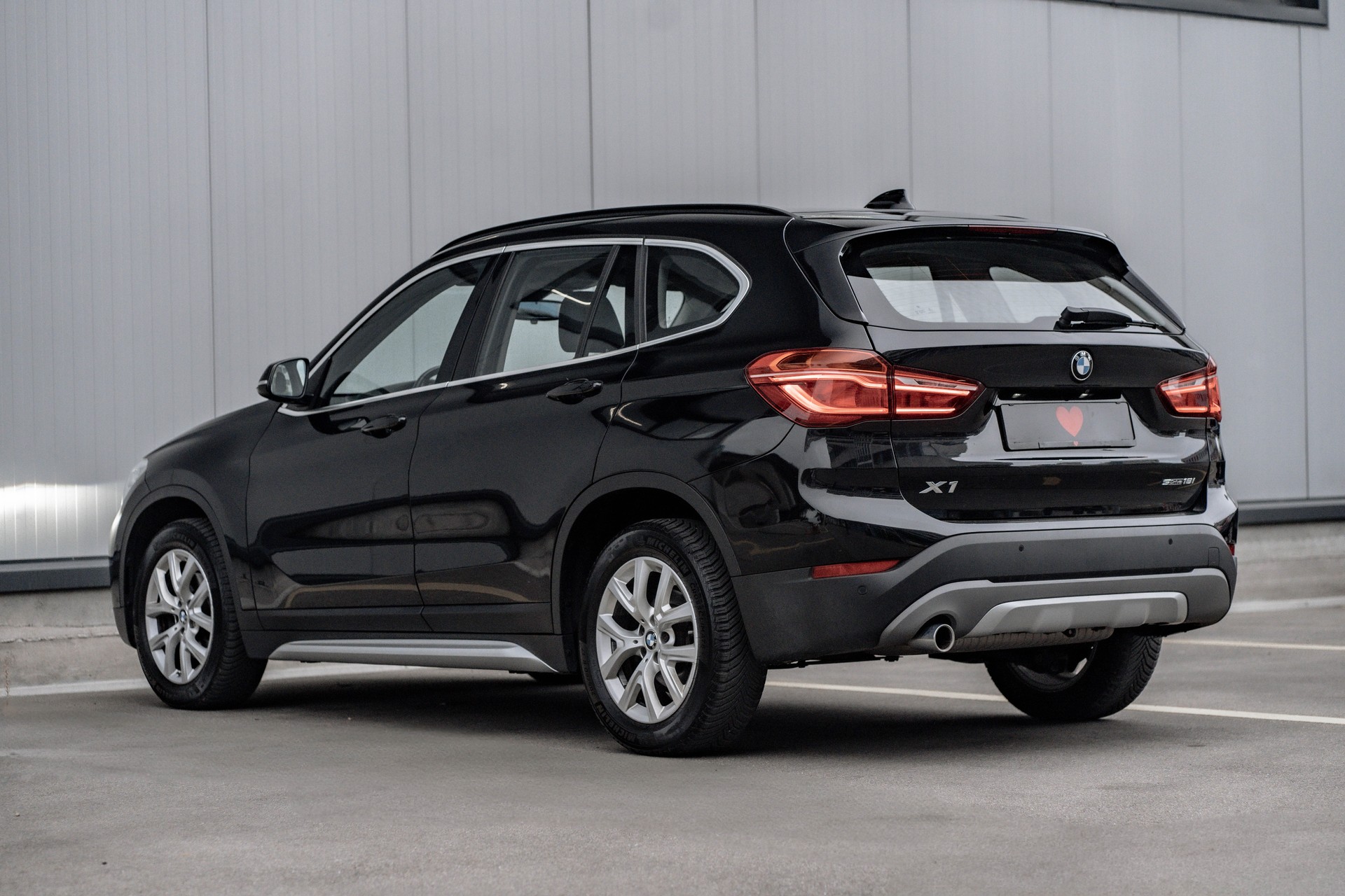 BMW X1 sDrive 18i xLine Steptronic DSK * FRISCH AB MFK * NEUE BREMSEN * LEDERAUSSTATTUNG *-image-5