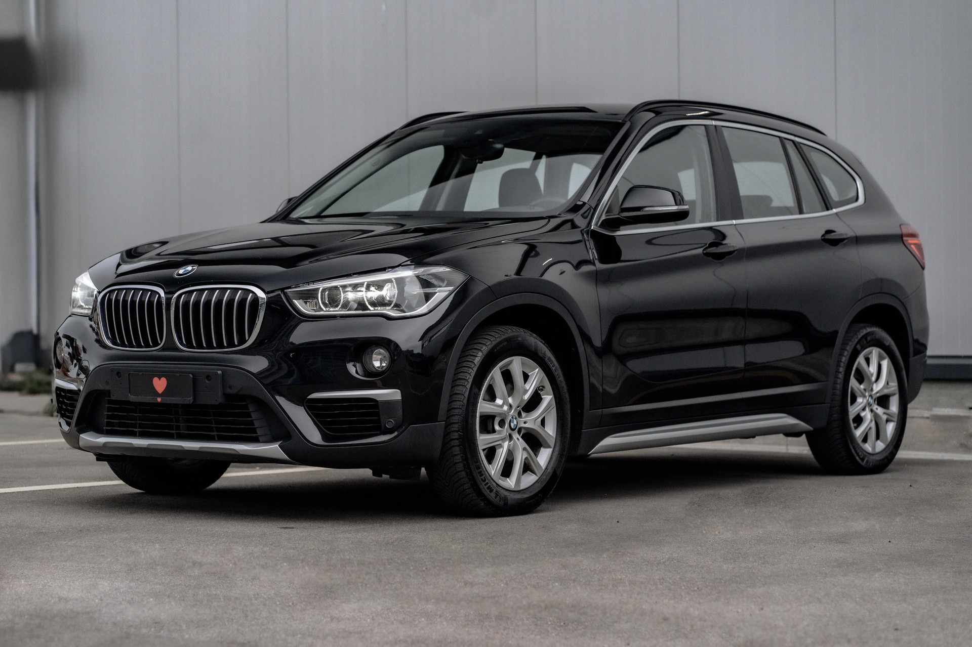 BMW X1 sDrive 18i xLine Steptronic DSK * FRISCH AB MFK * NEUE BREMSEN * LEDERAUSSTATTUNG *-image-0