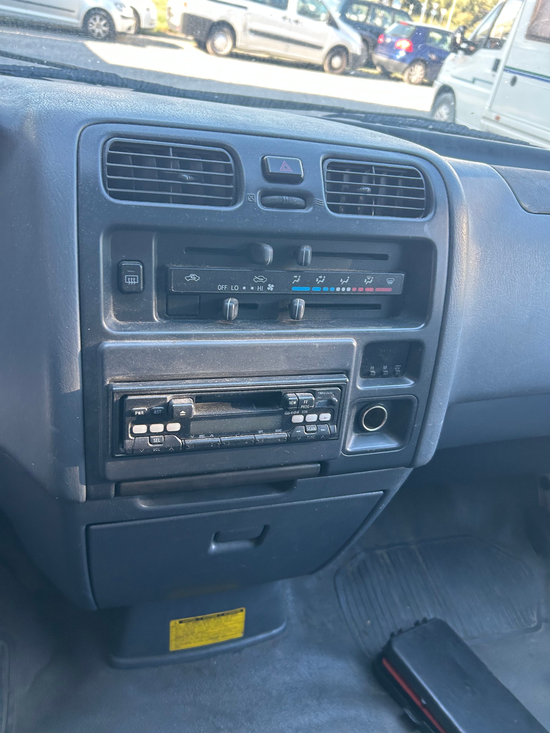 TOYOTA Hiace 2.7 Van 4x4-image-6